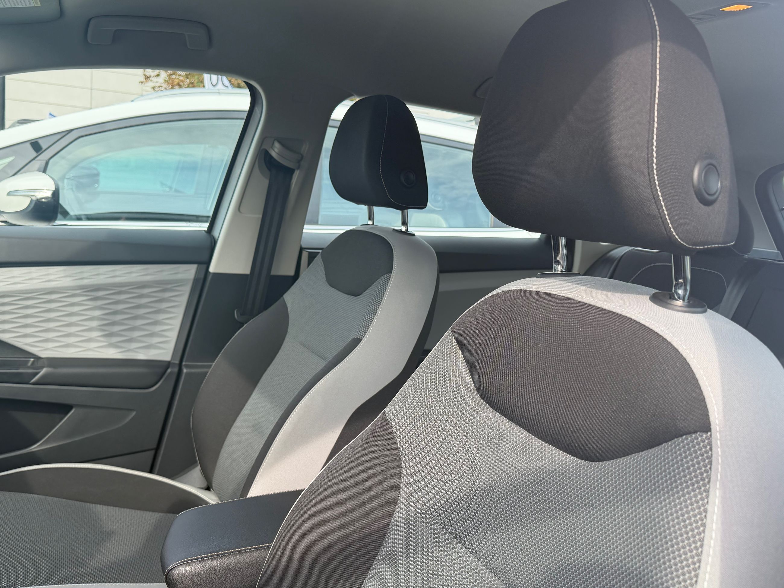 Photo 2023 Volkswagen Taos Trendline #6