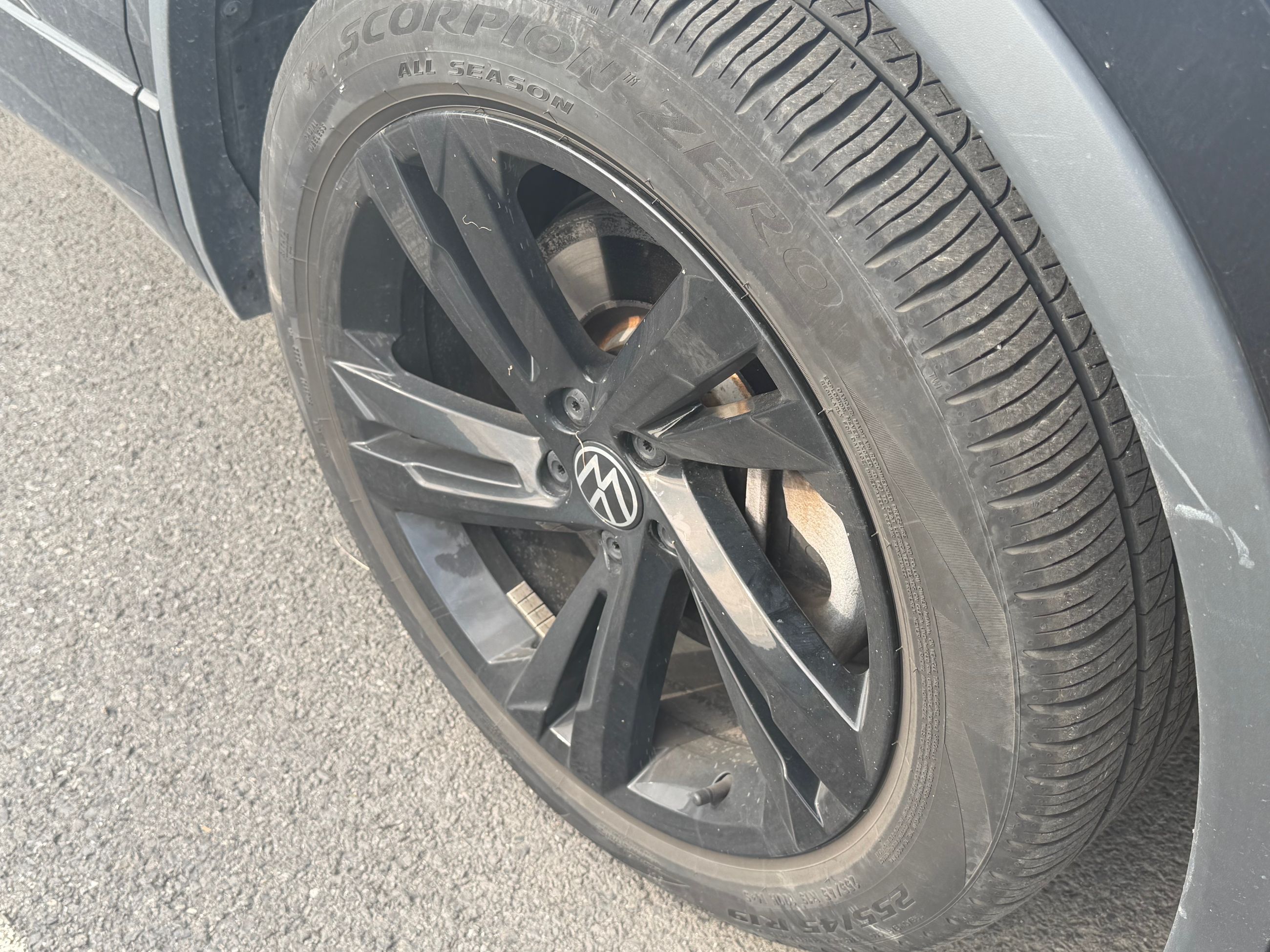 Photo 2023 Volkswagen Tiguan Comfortline R-Line Black Edition #4