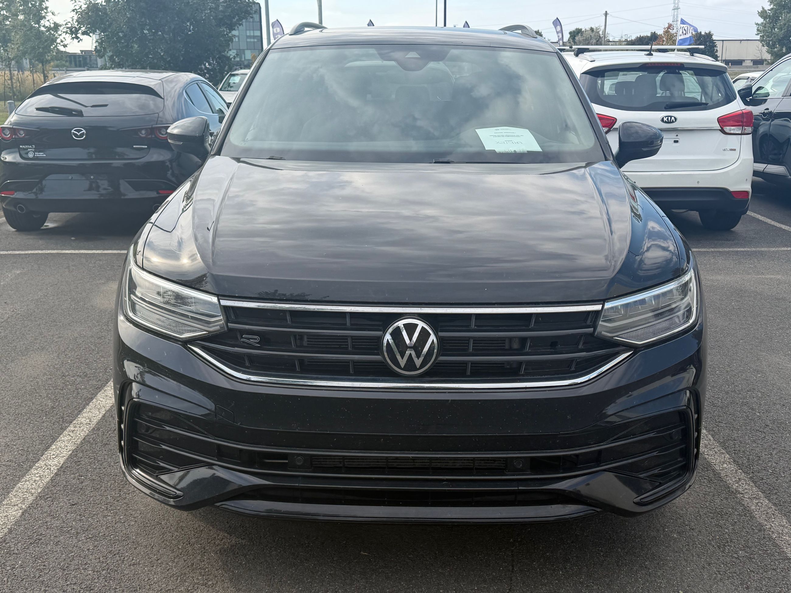 Photo 2023 Volkswagen Tiguan Comfortline R-Line Black Edition #2