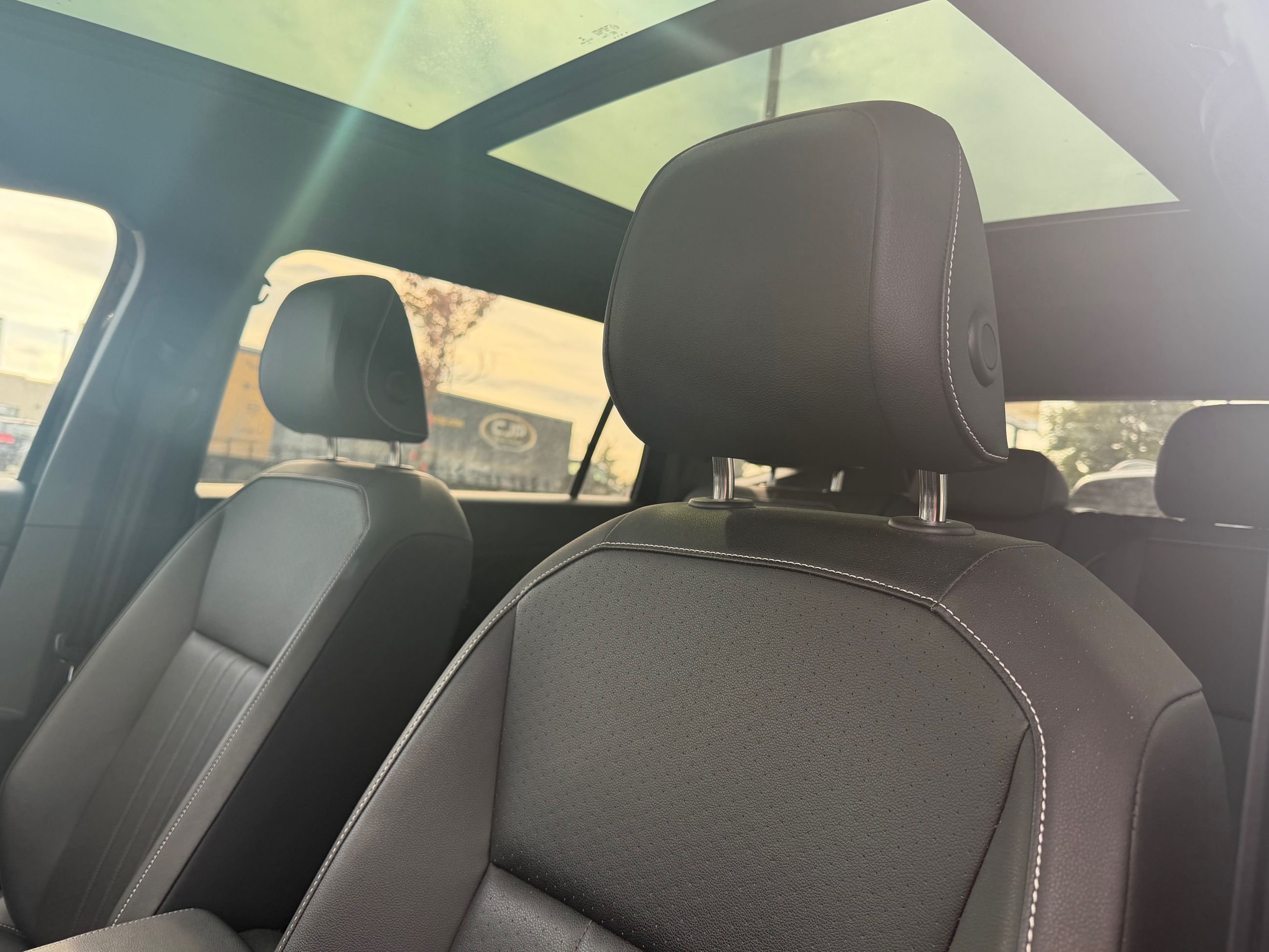 Photo 2023 Volkswagen Tiguan Comfortline R-Line Black Edition #5