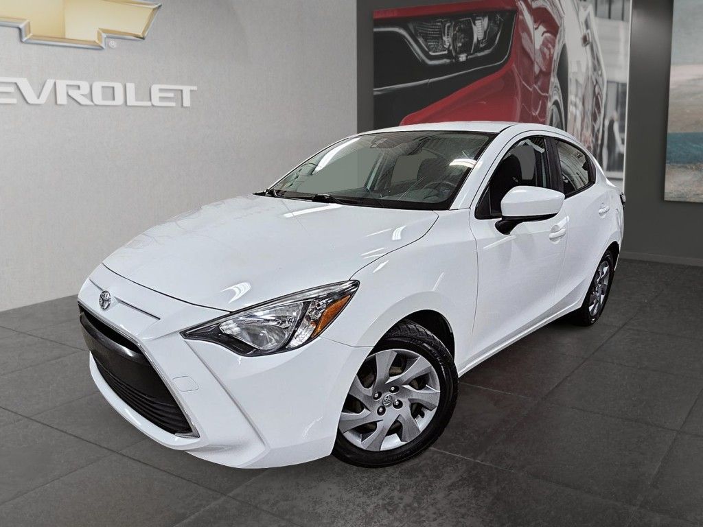 Toyota YARIS BERLINE |DÉMARRAGE A BOUTON POUSSOIR| 2017