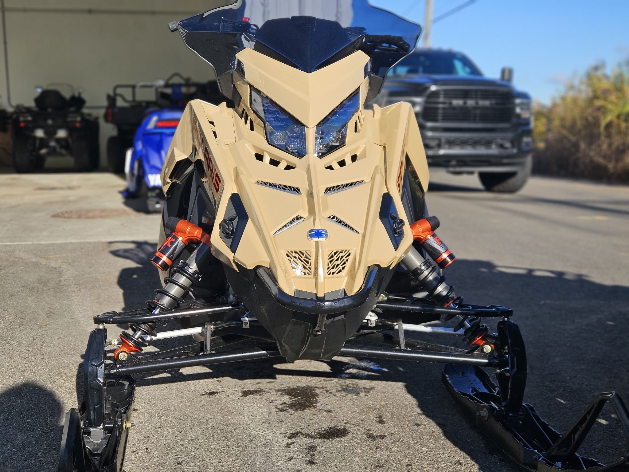 Polaris 850 Indy VR1 BOOST 137 DYNAMIX ÉDITION  2025