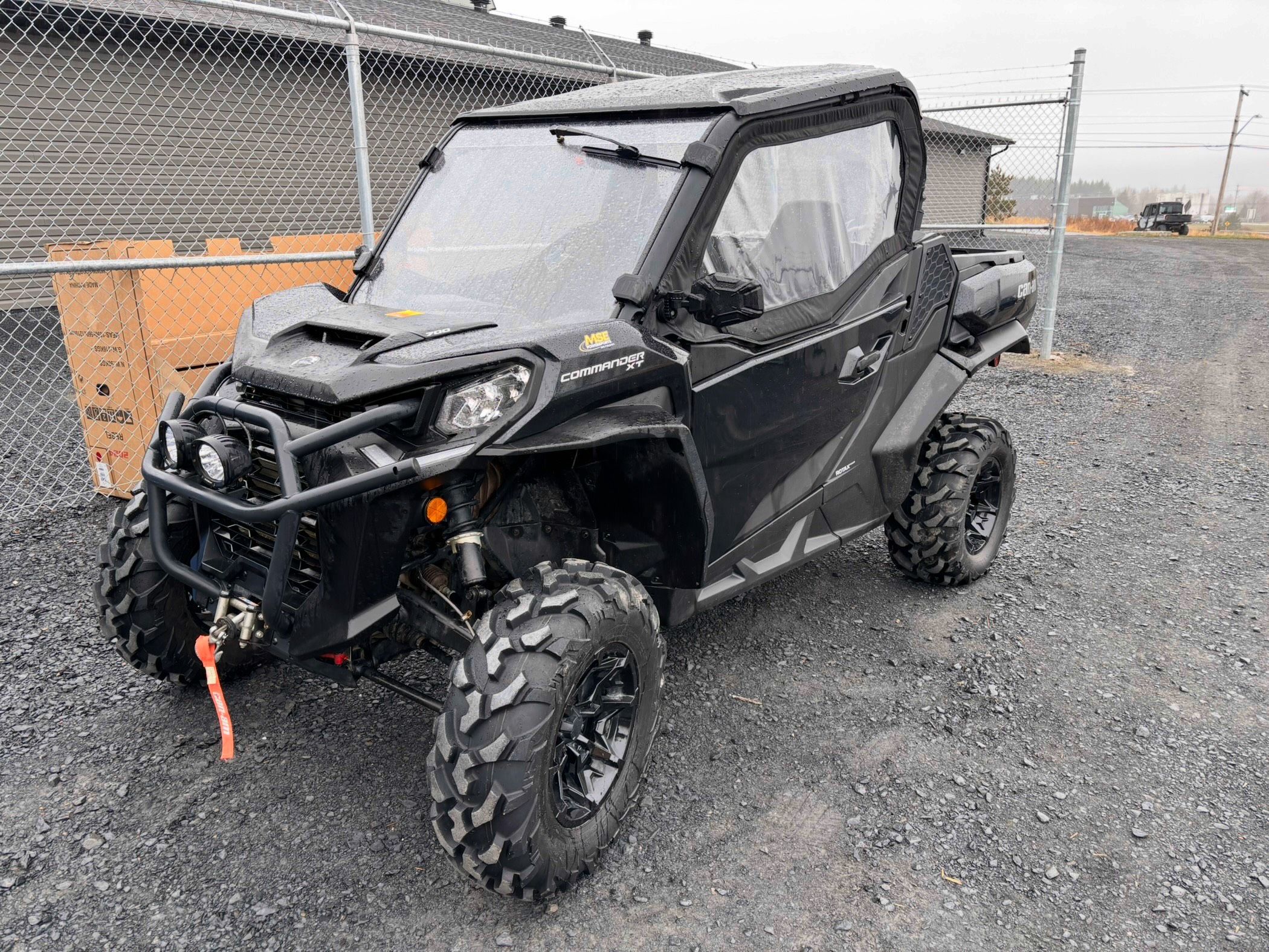 Can Am COMMANDER XT DPS 700 CANVAS CAB HEATER WINDSHIELD WIPER LED SPOTLIGHTS ONLY 1957 KM !!!! 2023