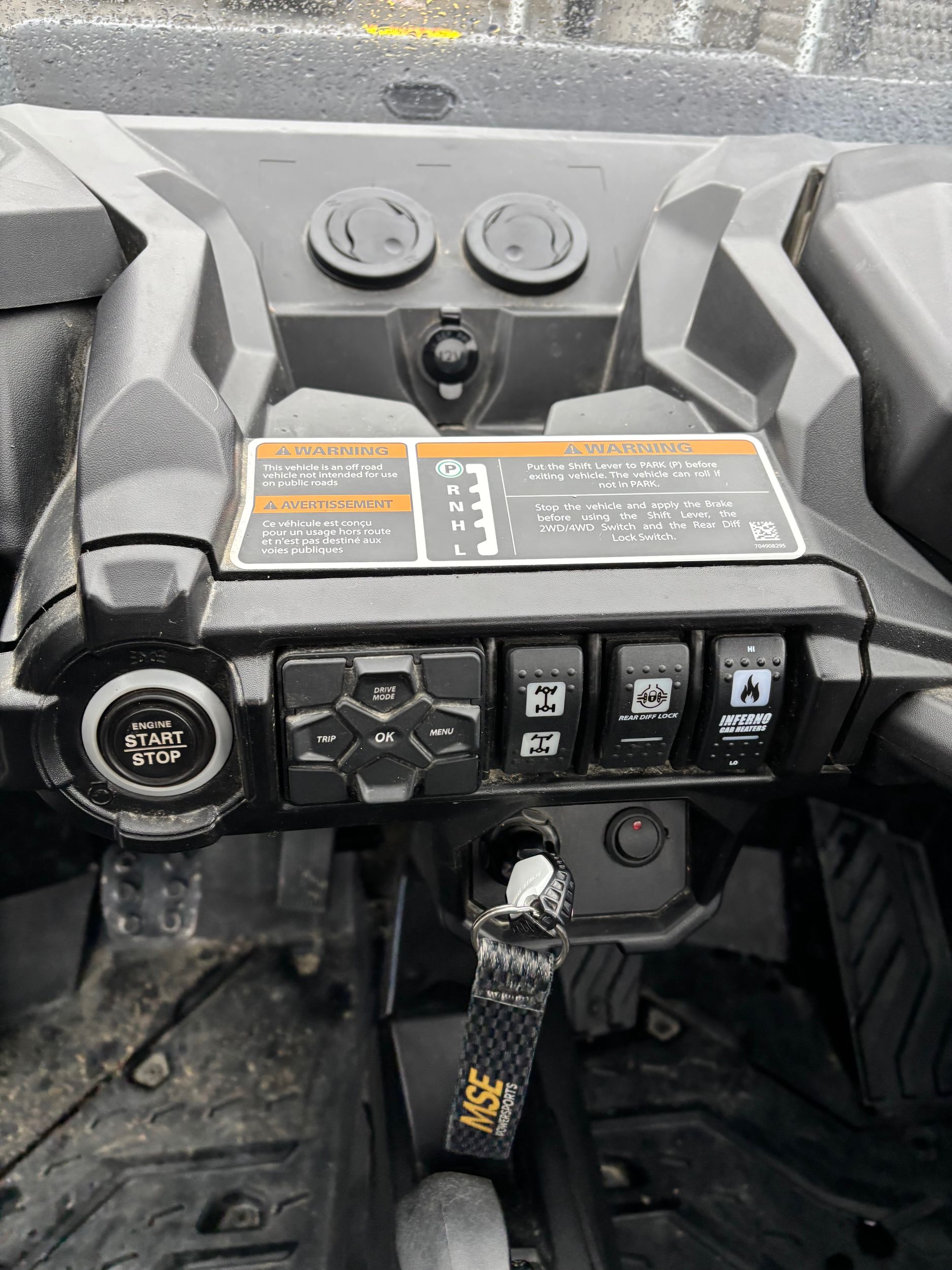 Can Am COMMANDER XT DPS 700 CANVAS CAB HEATER WINDSHIELD WIPER LED SPOTLIGHTS ONLY 1957 KM !!!! 2023