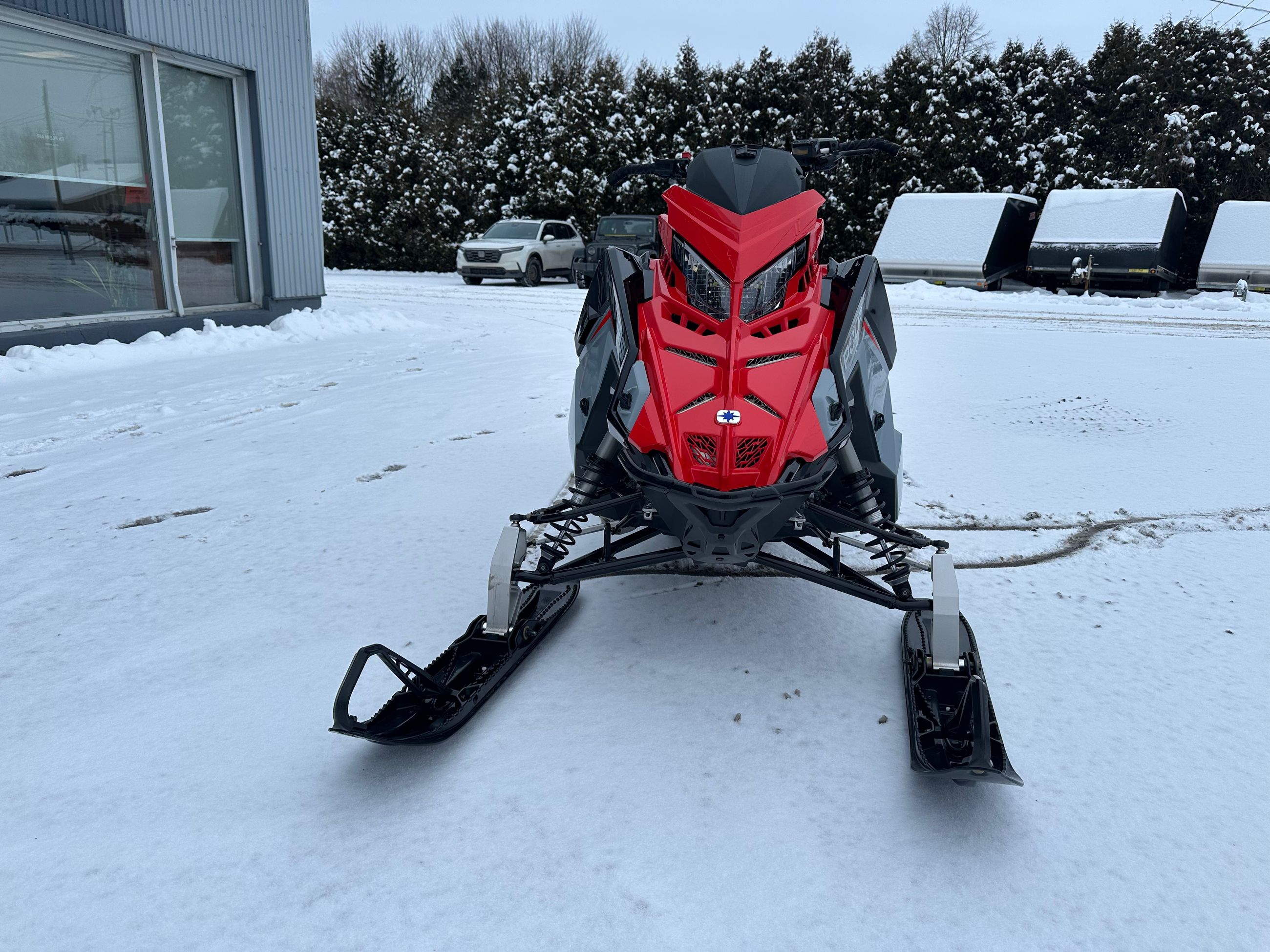 2025 Polaris 650 VOYAGEUR 146 1.6 2 ans de garantie ou 2000$ de Rabais