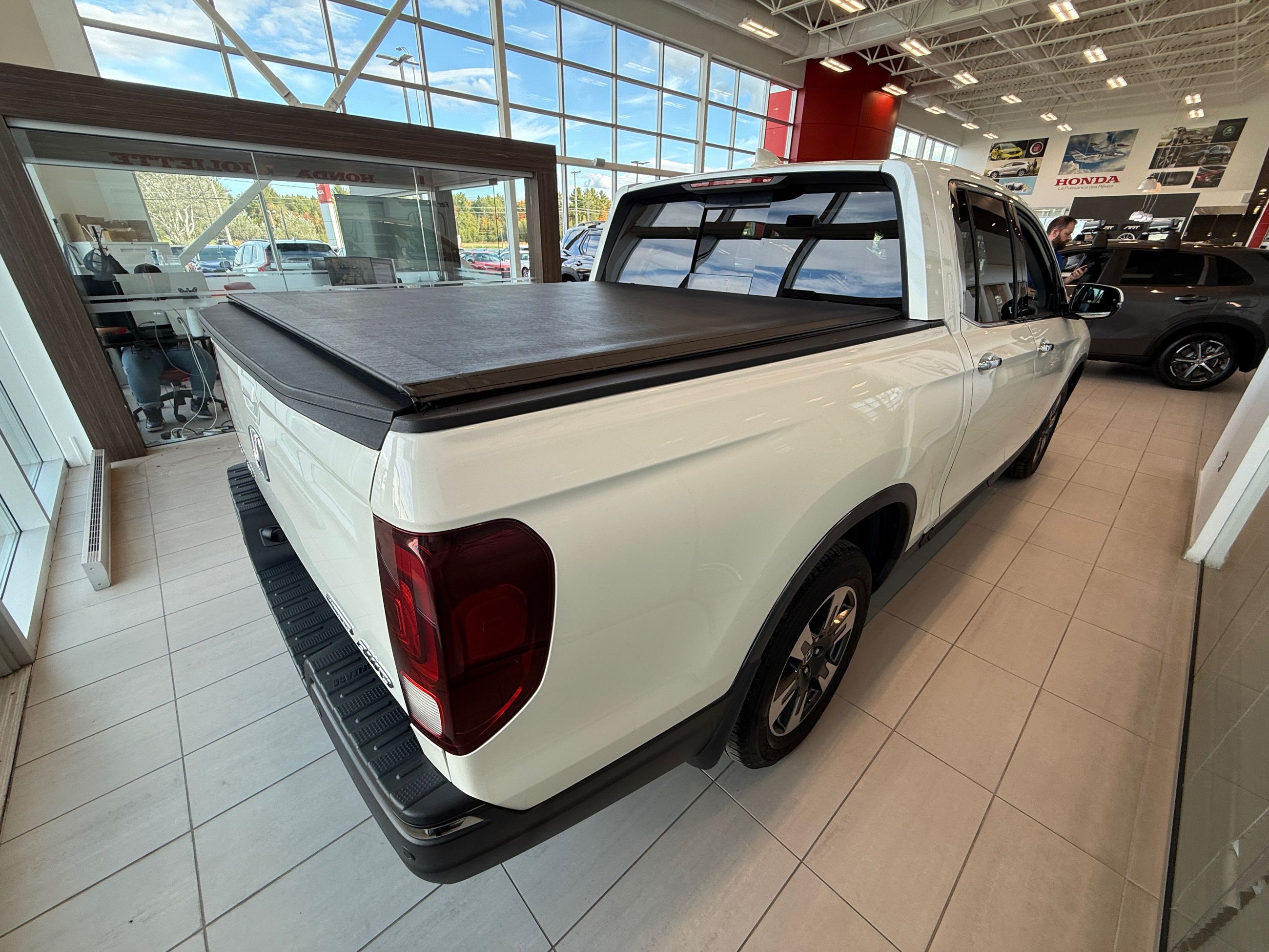 2017 Honda Ridgeline Touring AWD-13