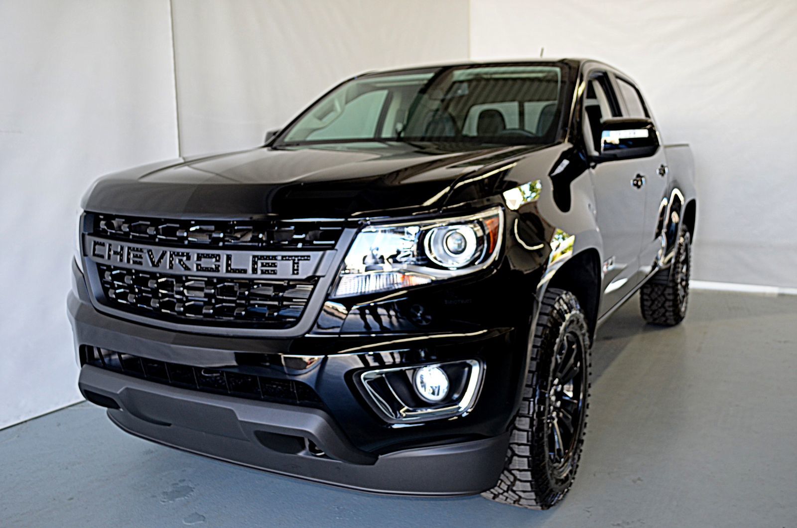 New 2019 Chevrolet Colorado Z71 Crew Cab S Box Black
