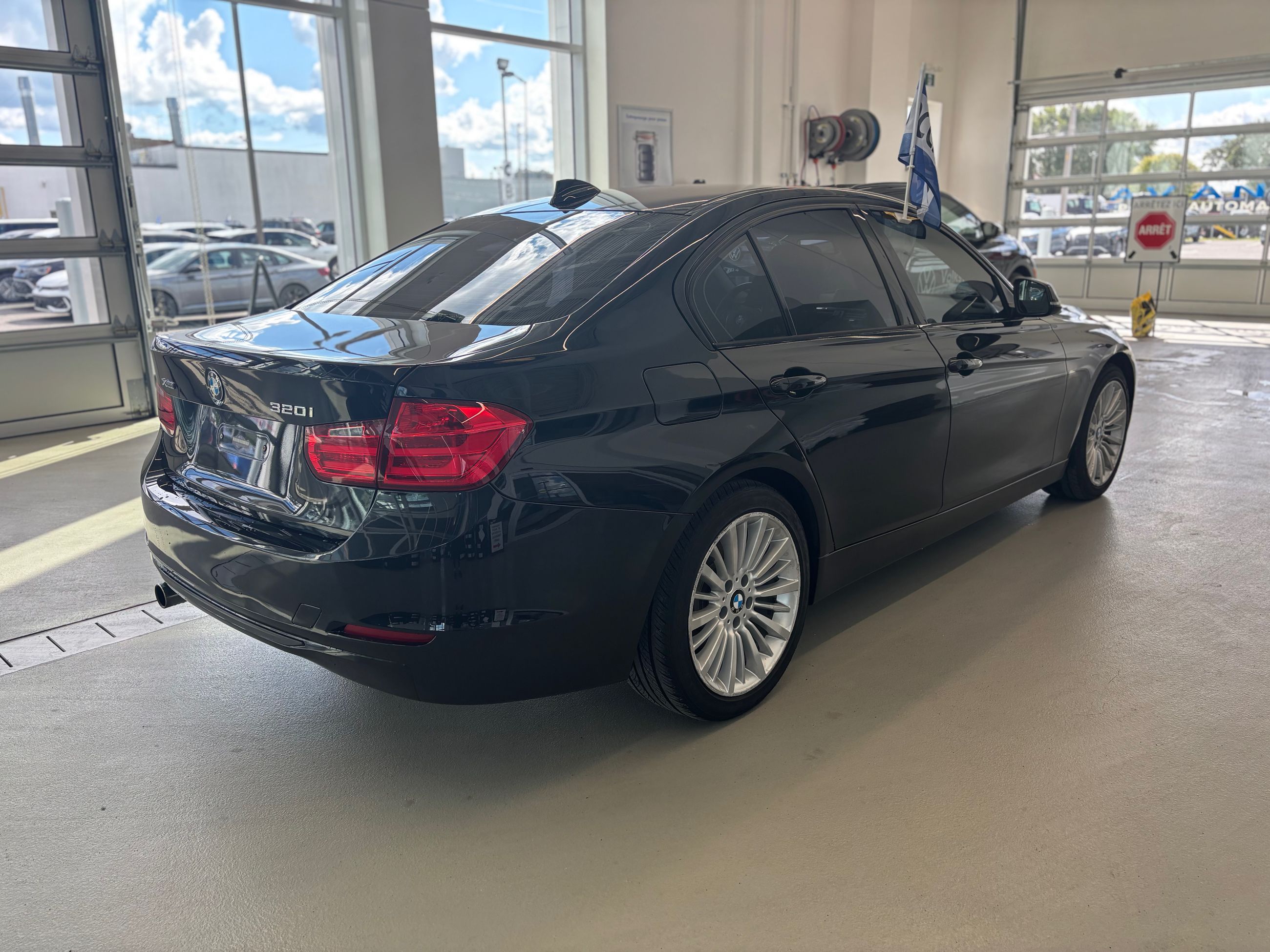 BMW 3 Series 320i xDrive INTERIEUR DE CUIR TOIT OUVRANT 2015 FINANCEMENT FACILE