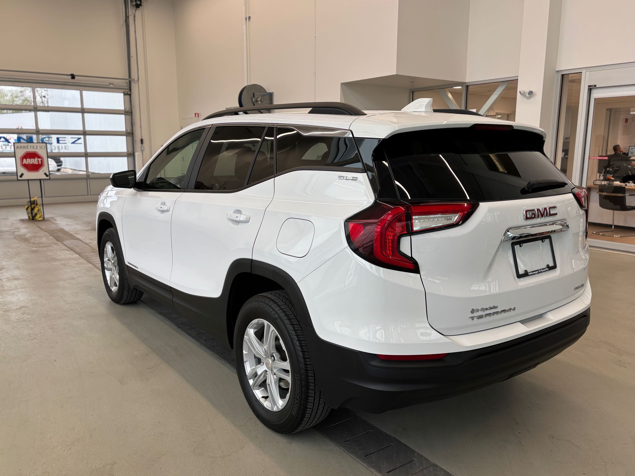 GMC Terrain SLE AWD SIEGES CHAUFFANT CARPLAY 2023 JAMAIS ACCIDENTÉ