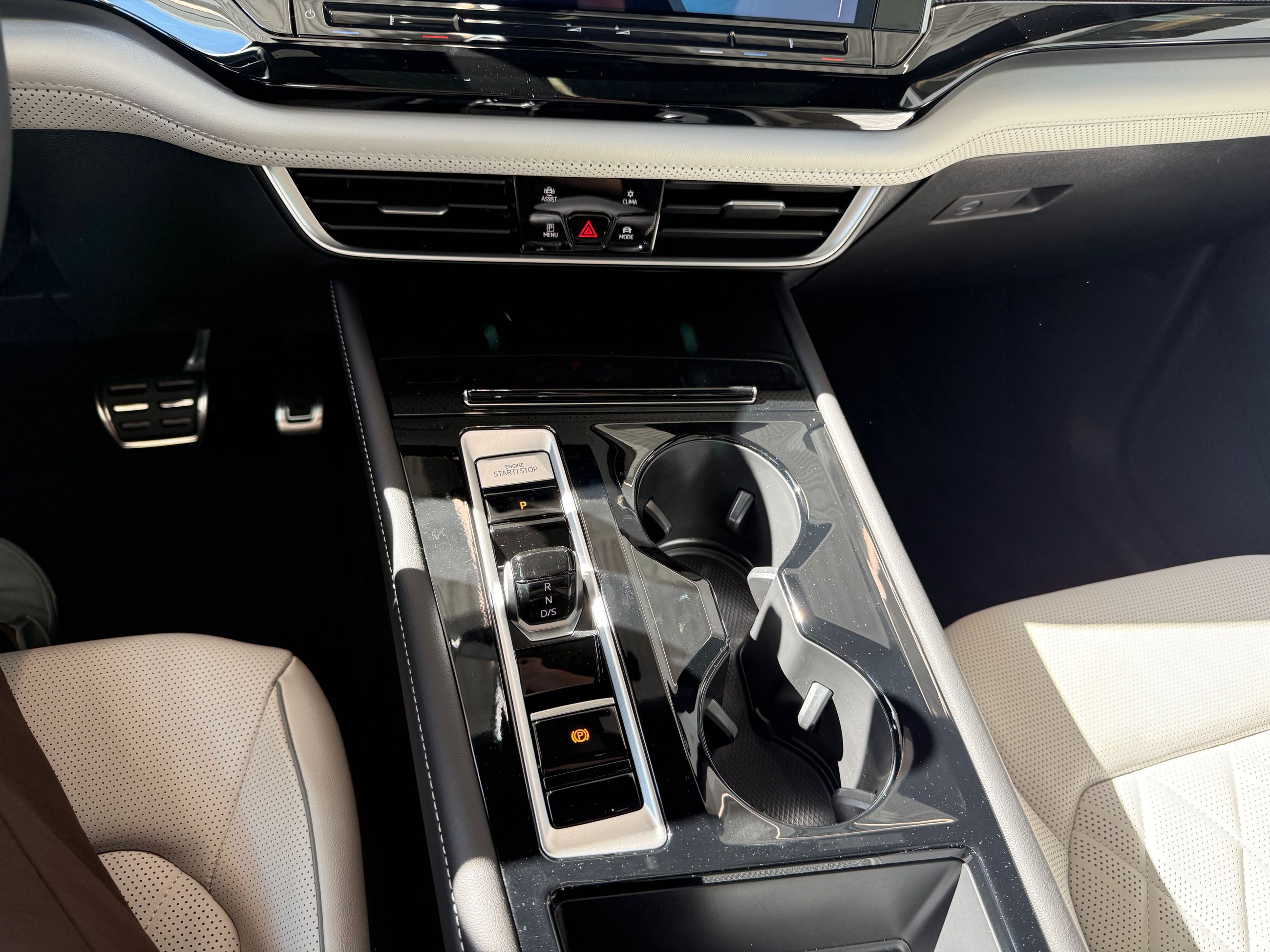 2025 Volkswagen Atlas Cross Sport Execline DEMO SPECIAL
