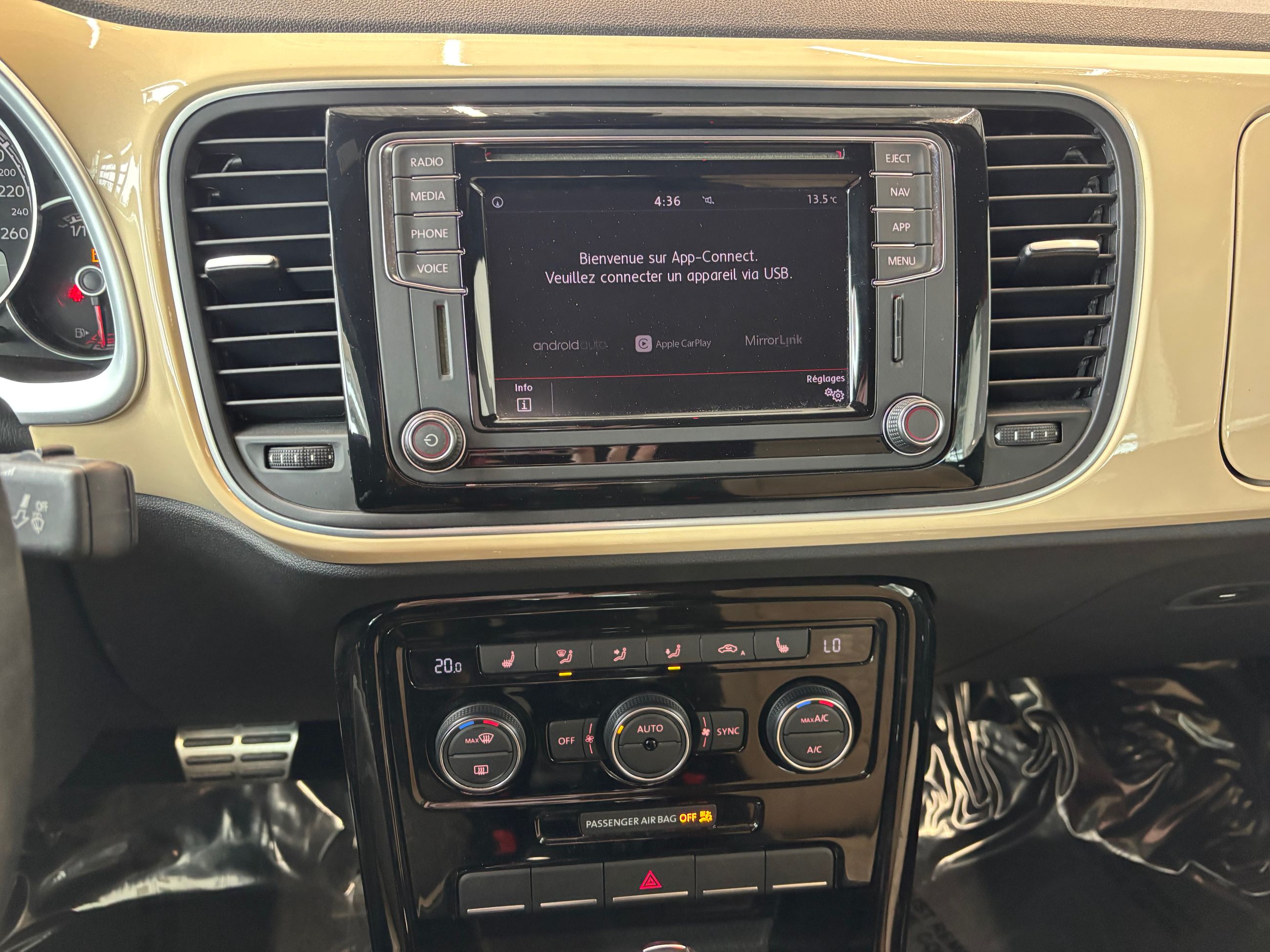 Volkswagen Beetle Convertible Wolfsburg Edition SIEGES CHAUFFANT BLUETOOTH 2019 JAMAIS ACCIDENTÉ ET RÈS RARE