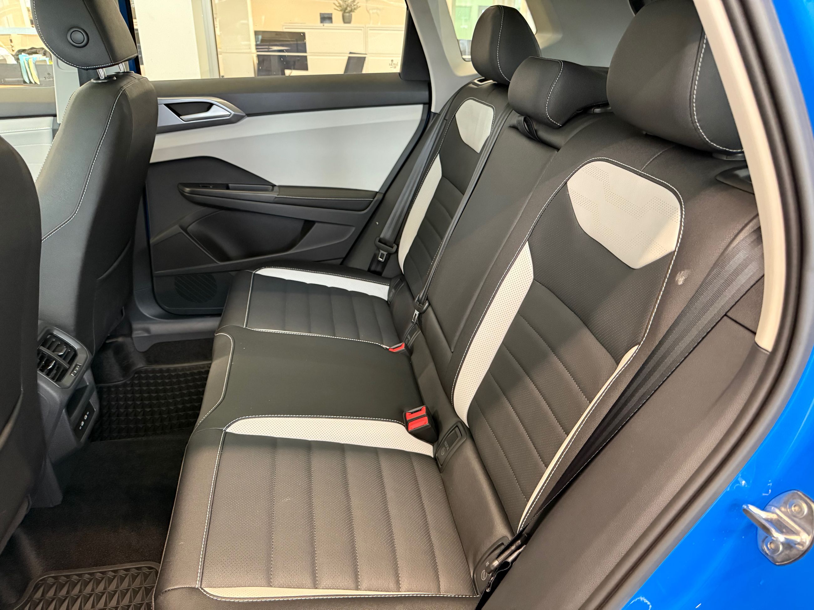 2026 Volkswagen Taos Highline 4MOTION DEMO SPECIAL