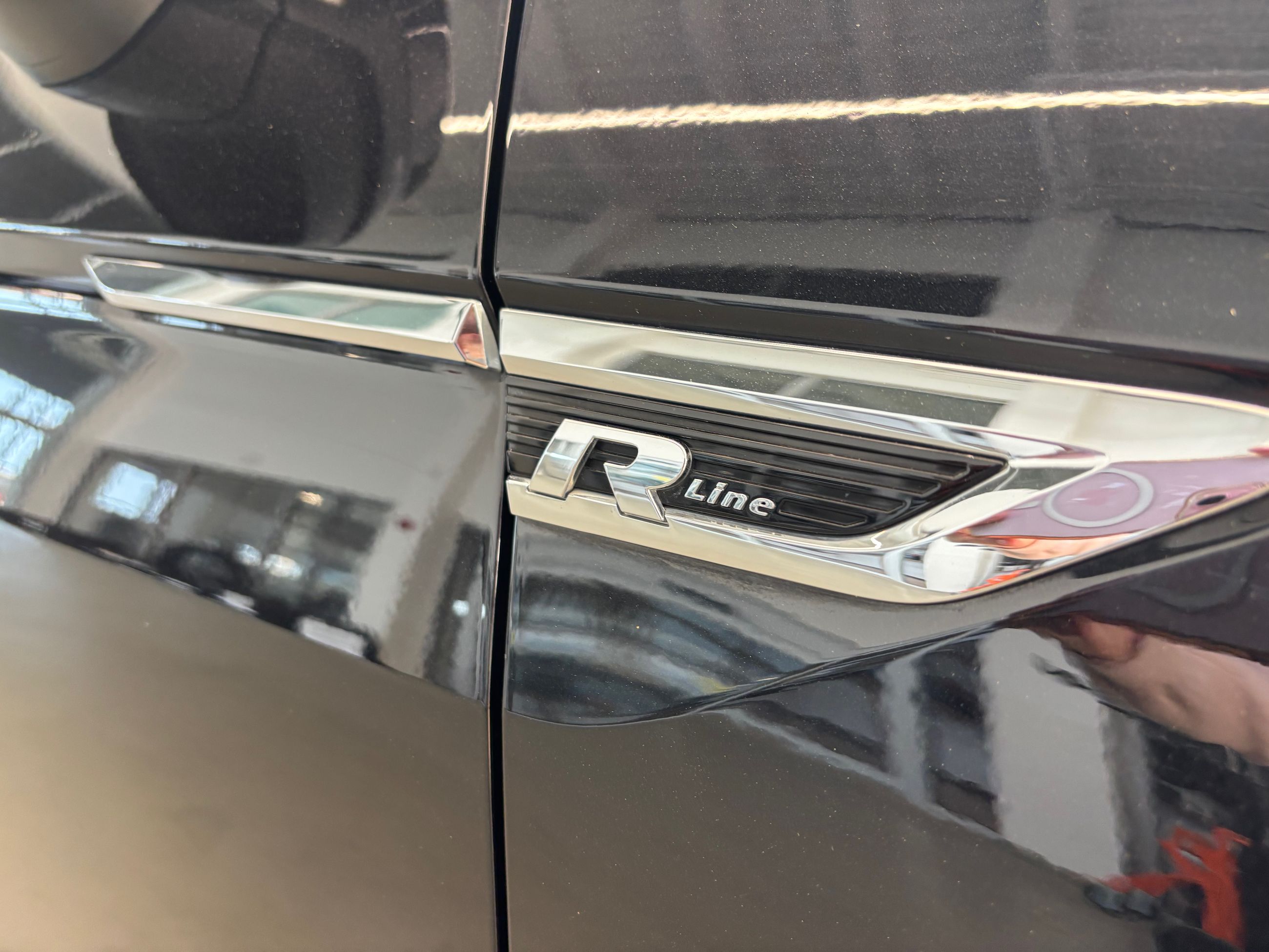 Volkswagen Tiguan Highline R-LINE CUIR TOIT NAVIGATION 2021 JAMAIS ACCIDENTÉ