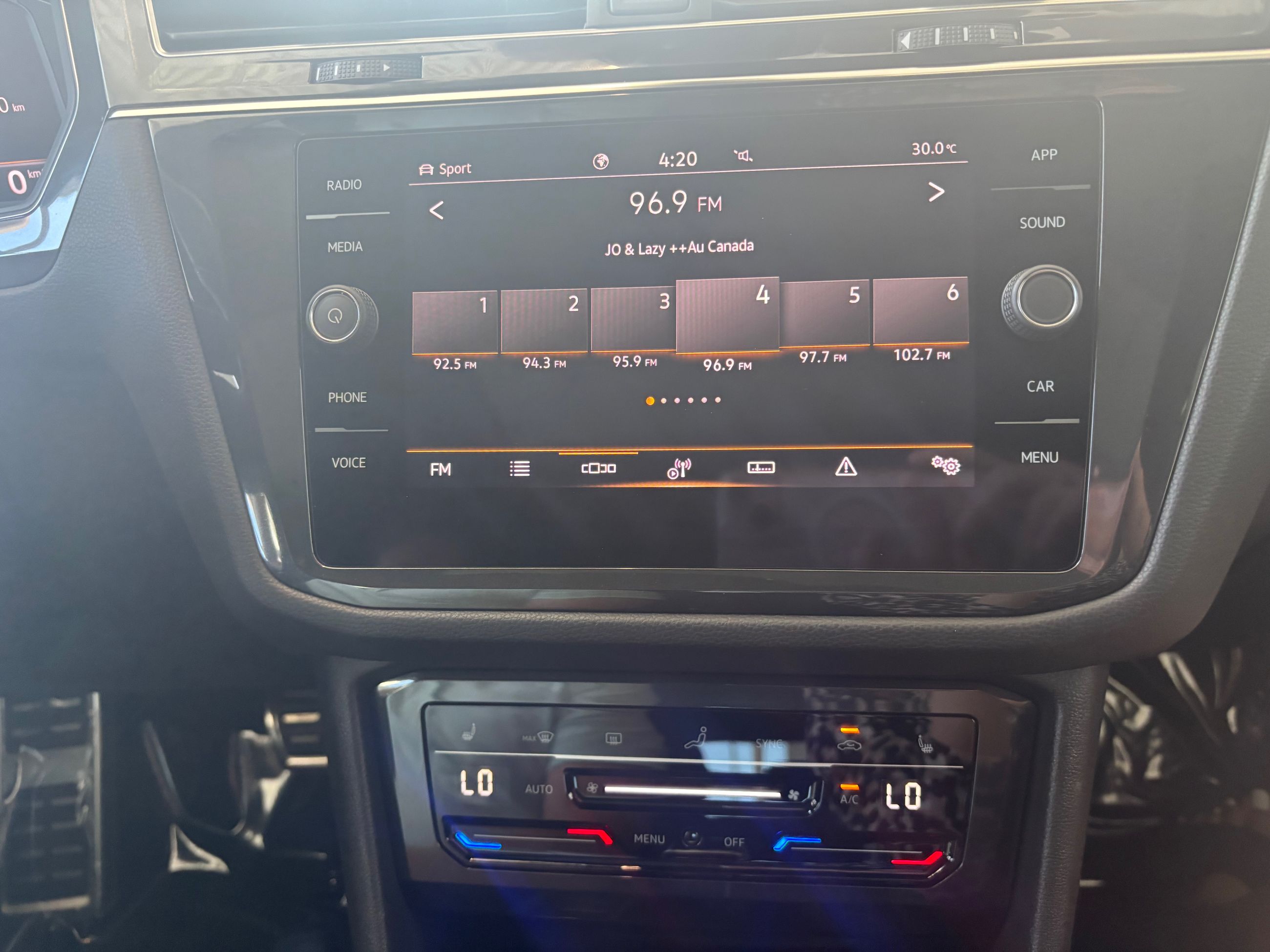 Volkswagen Tiguan Comfortline R-Line Black Edition TOIT PANO 2022 JAMAIS ACCIDENTÉ