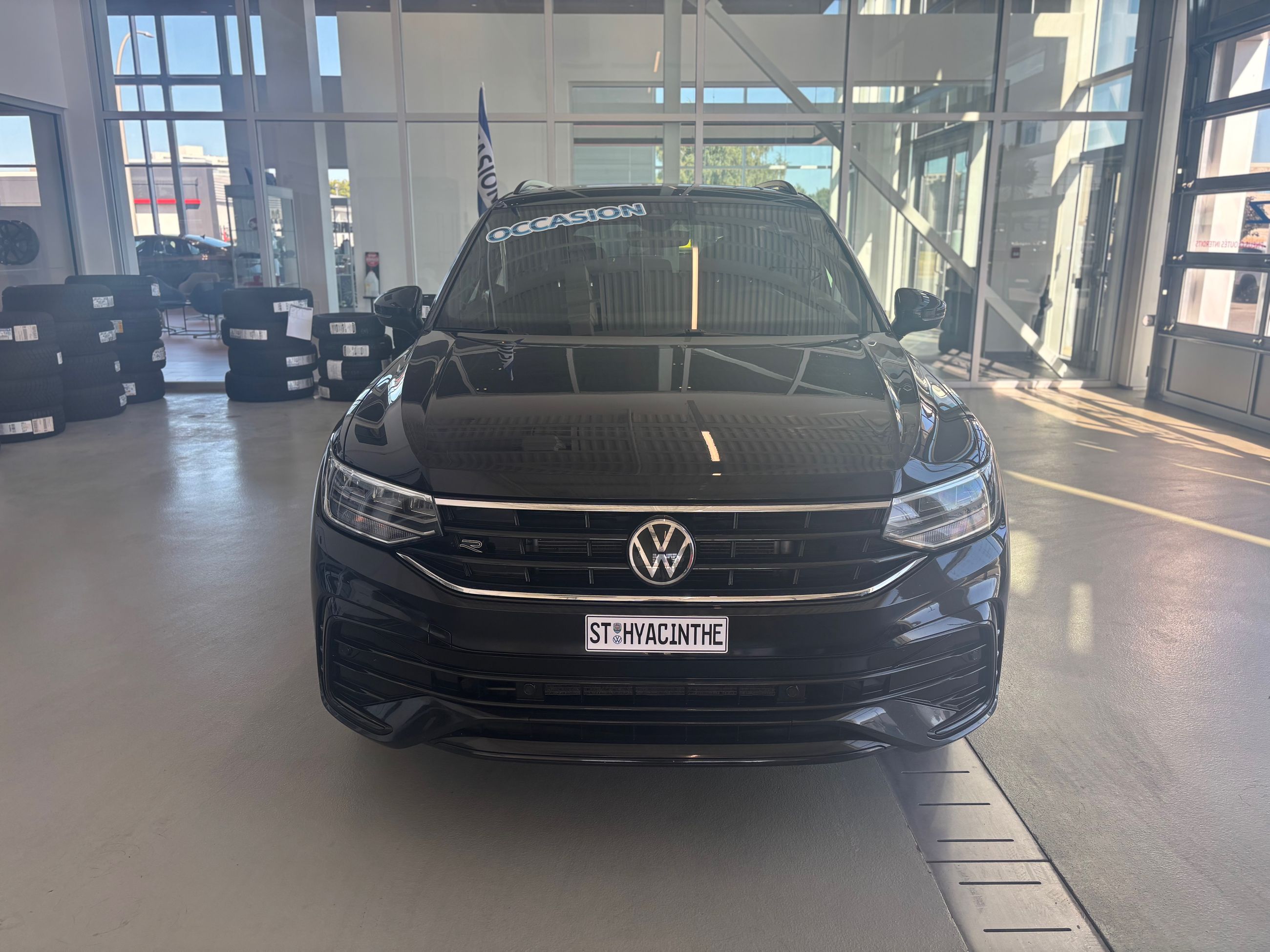 Volkswagen Tiguan Comfortline R-Line Black Edition TOIT PANO 2022 JAMAIS ACCIDENTÉ