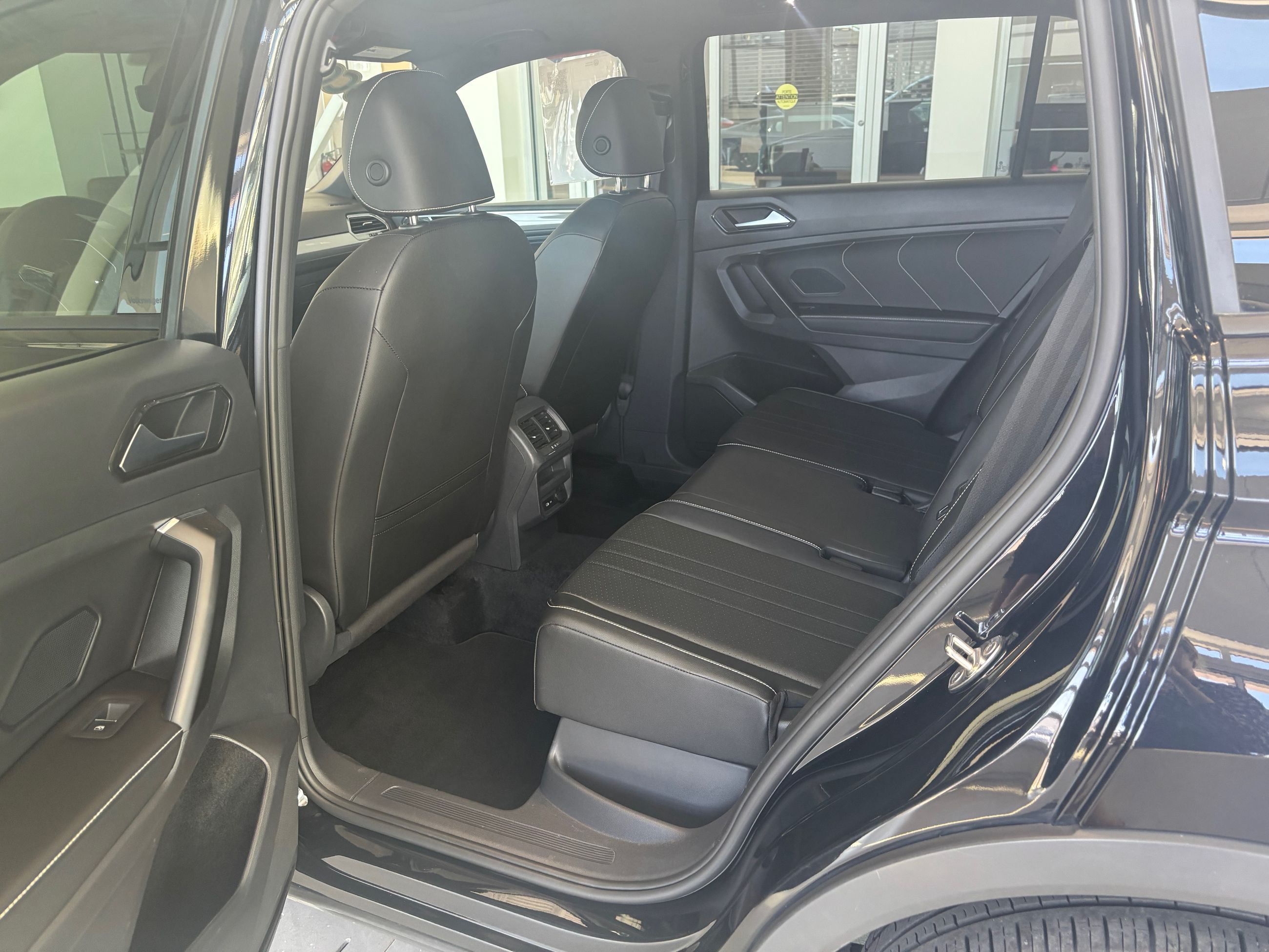 Volkswagen Tiguan Comfortline R-Line Black Edition TOIT PANO 2022 JAMAIS ACCIDENTÉ