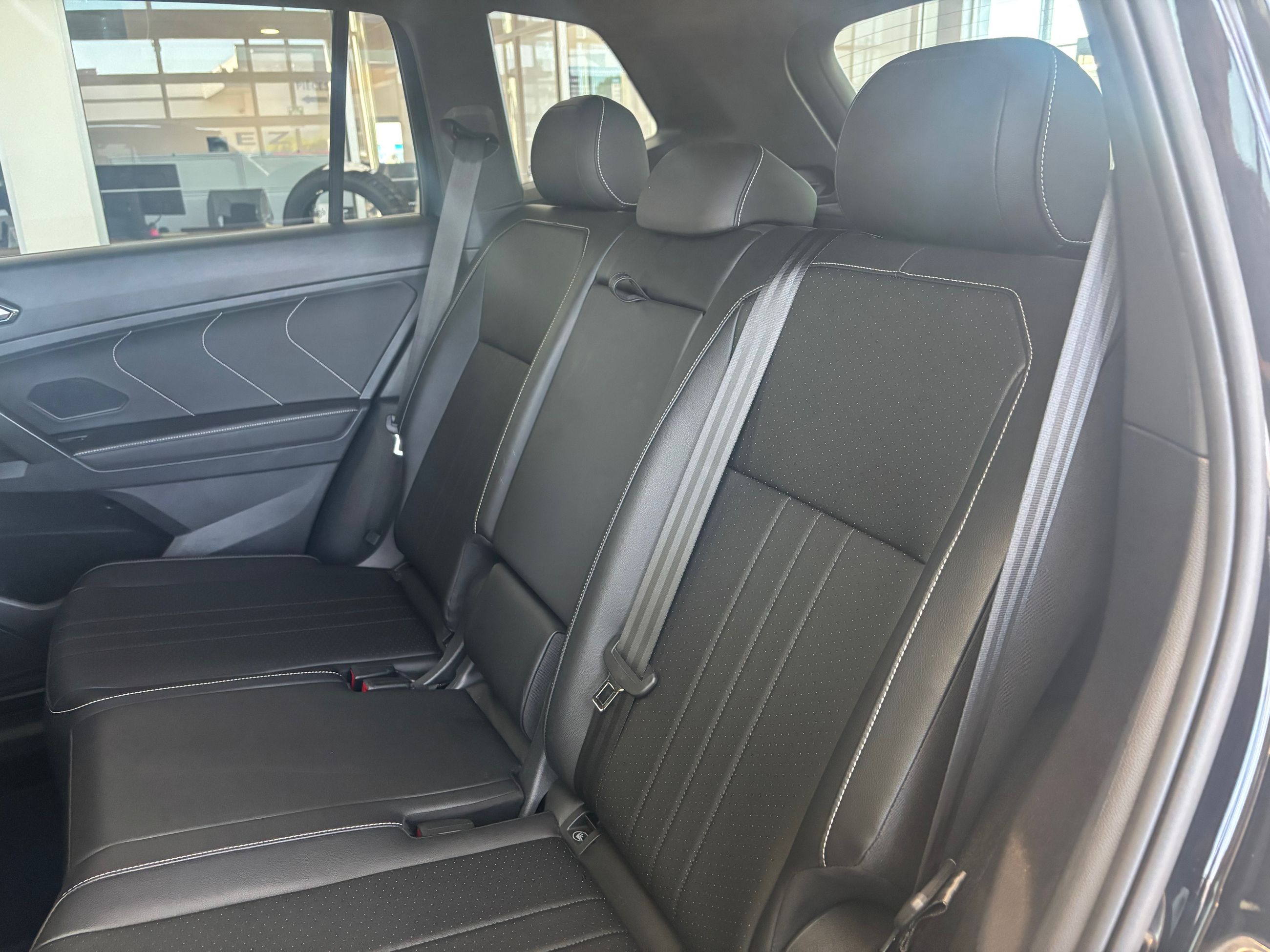 Volkswagen Tiguan Comfortline R-Line Black Edition TOIT PANO 2022 JAMAIS ACCIDENTÉ