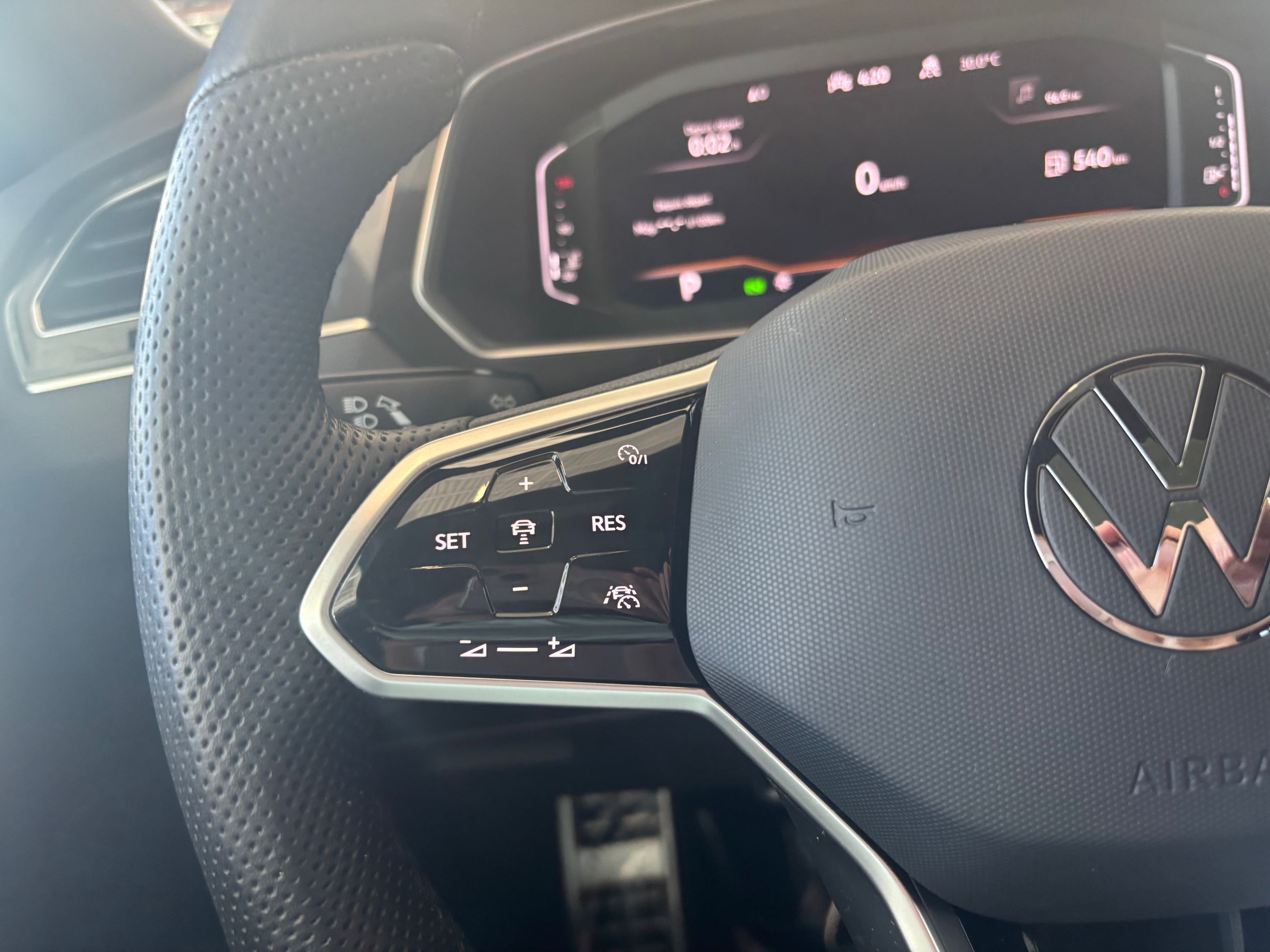 Volkswagen Tiguan Comfortline R-Line Black Edition TOIT PANO 2022 JAMAIS ACCIDENTÉ