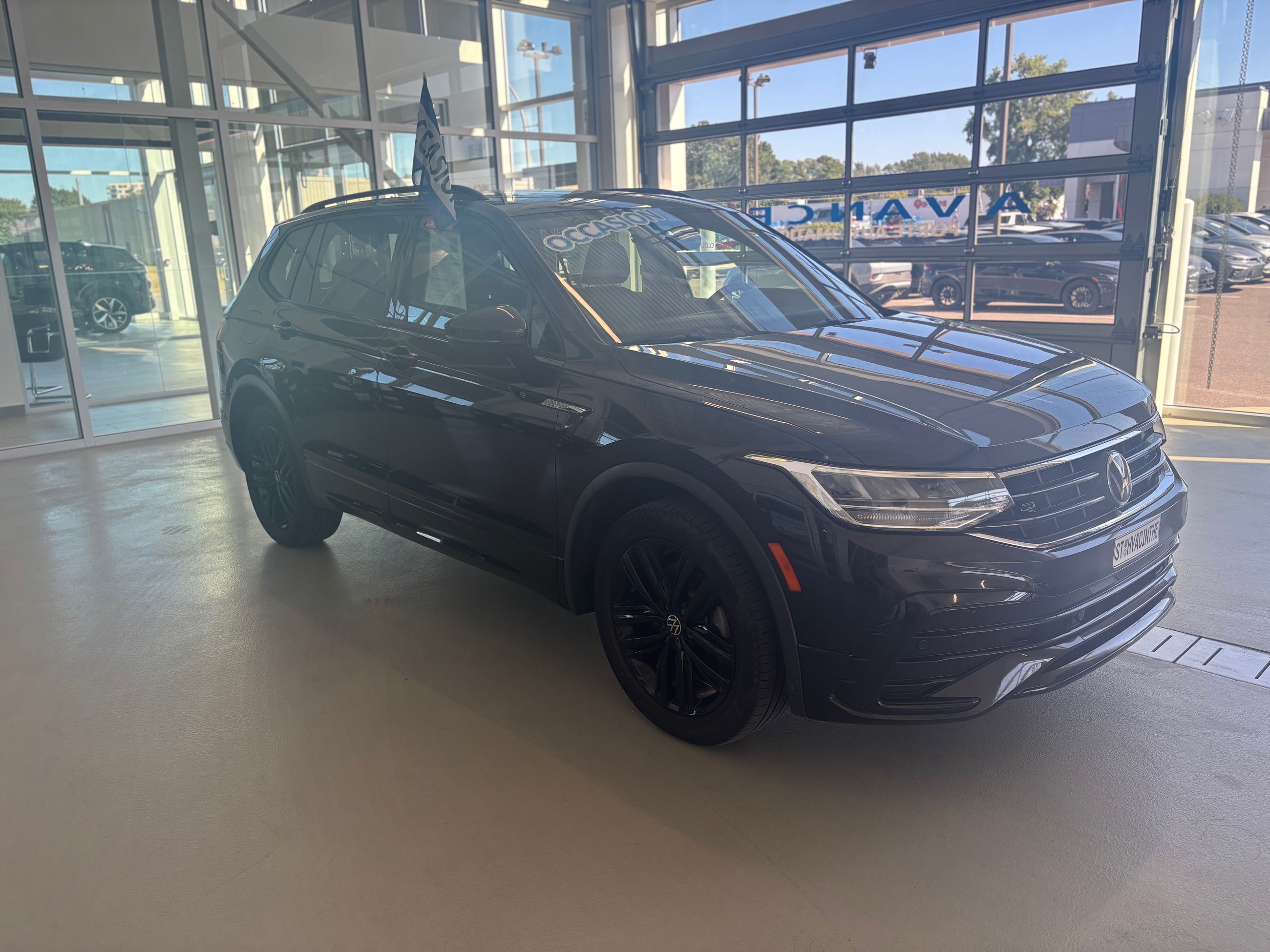 Volkswagen Tiguan Comfortline R-Line Black Edition TOIT PANO 2022 JAMAIS ACCIDENTÉ