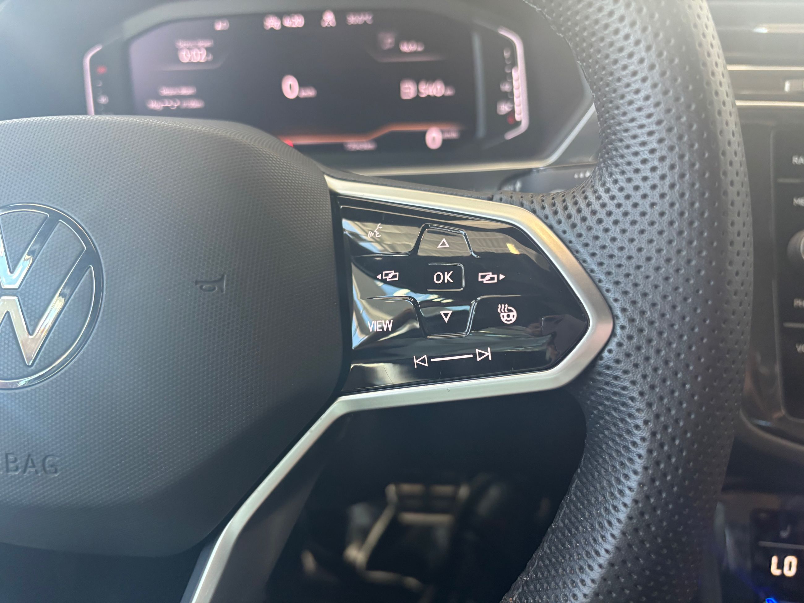 Volkswagen Tiguan Comfortline R-Line Black Edition TOIT PANO 2022 JAMAIS ACCIDENTÉ