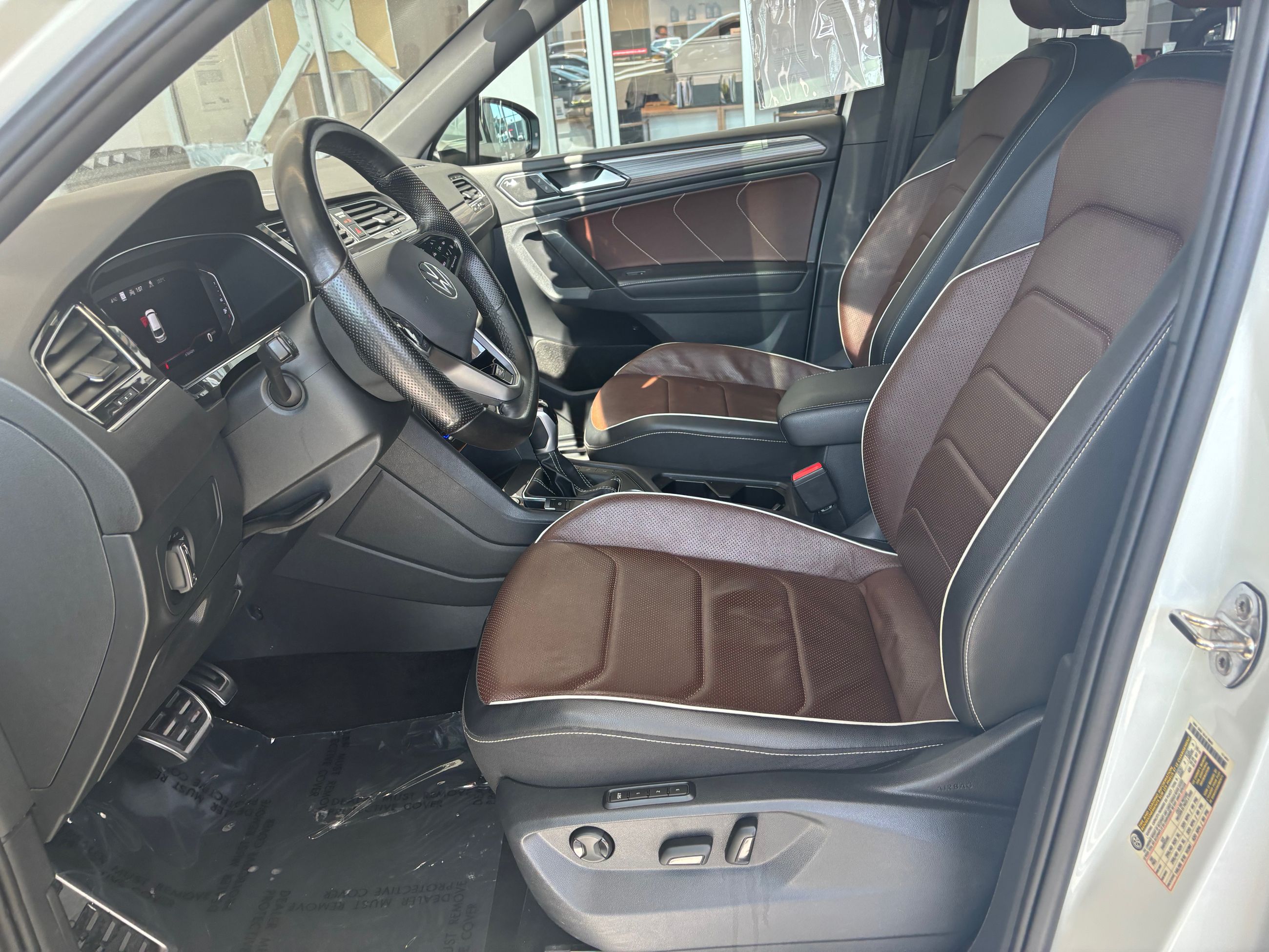 Volkswagen Tiguan Highline R-Line TOIT PANO INTERIEUR DE CUIR 2022 JAMAIS ACCIDENTÉ