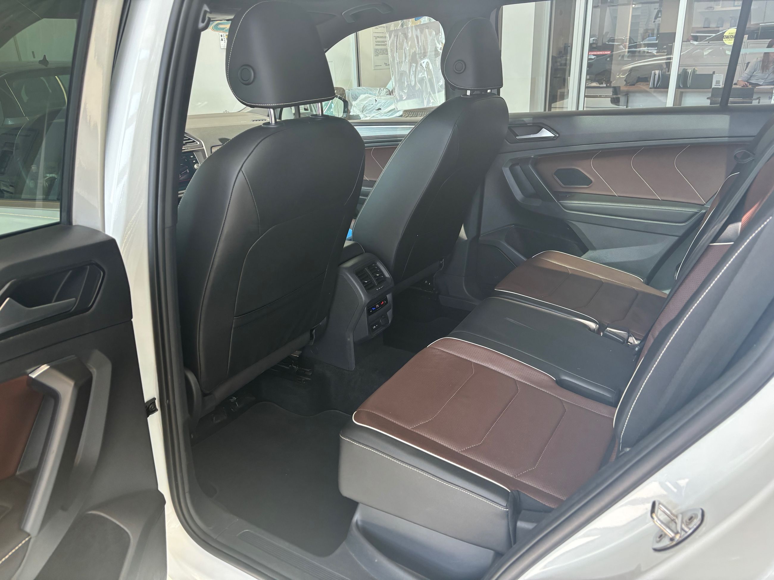 Volkswagen Tiguan Highline R-Line TOIT PANO INTERIEUR DE CUIR 2022 JAMAIS ACCIDENTÉ