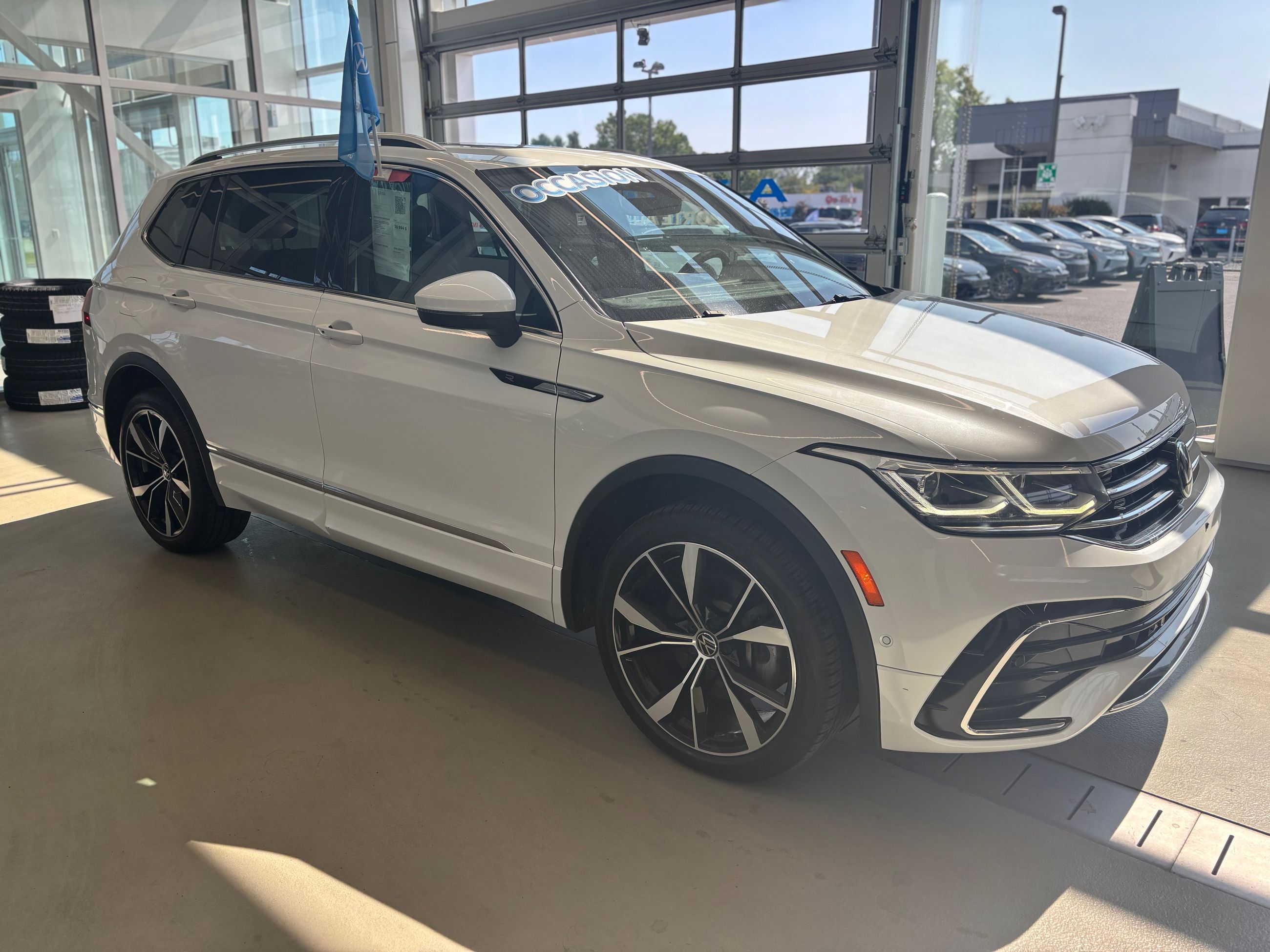 Volkswagen Tiguan Highline R-Line TOIT PANO INTERIEUR DE CUIR 2022 JAMAIS ACCIDENTÉ