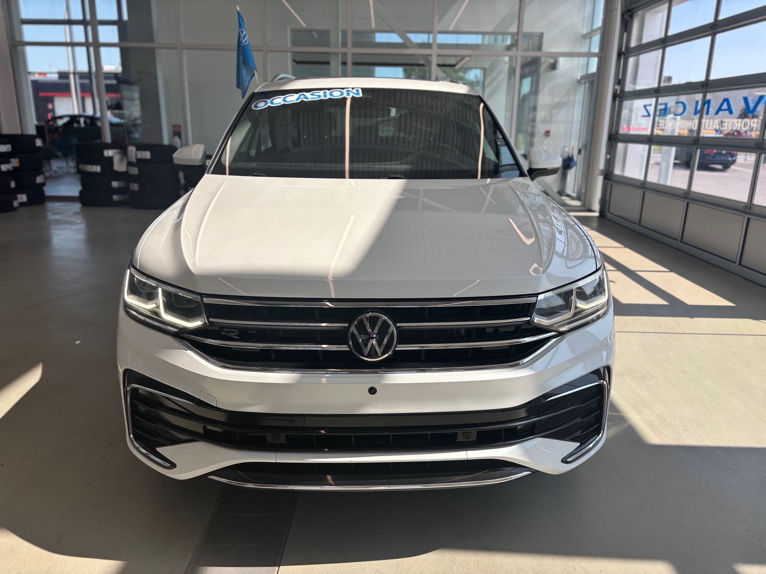 Volkswagen Tiguan Highline R-Line TOIT PANO INTERIEUR DE CUIR 2022 JAMAIS ACCIDENTÉ