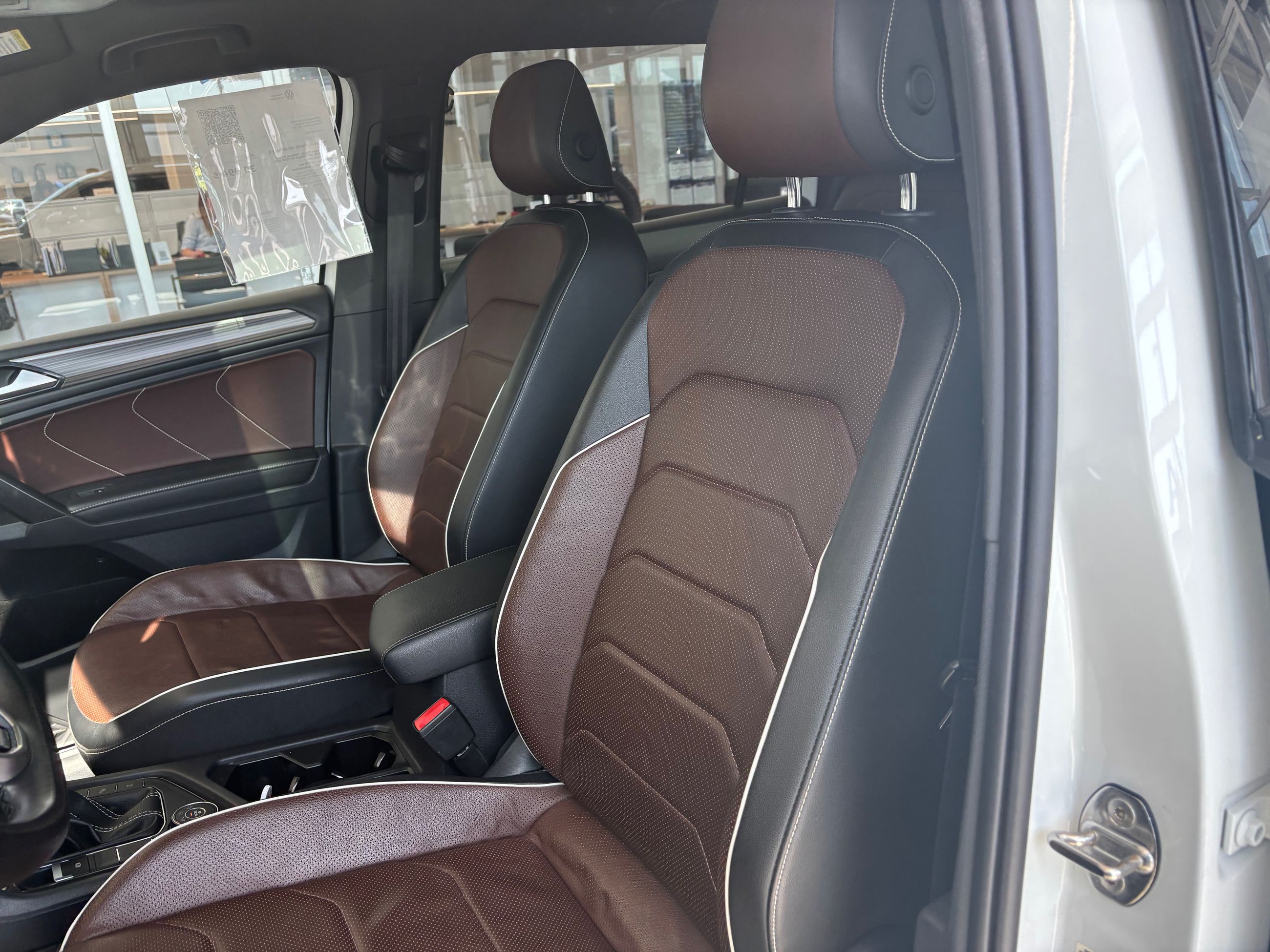 Volkswagen Tiguan Highline R-Line TOIT PANO INTERIEUR DE CUIR 2022 JAMAIS ACCIDENTÉ
