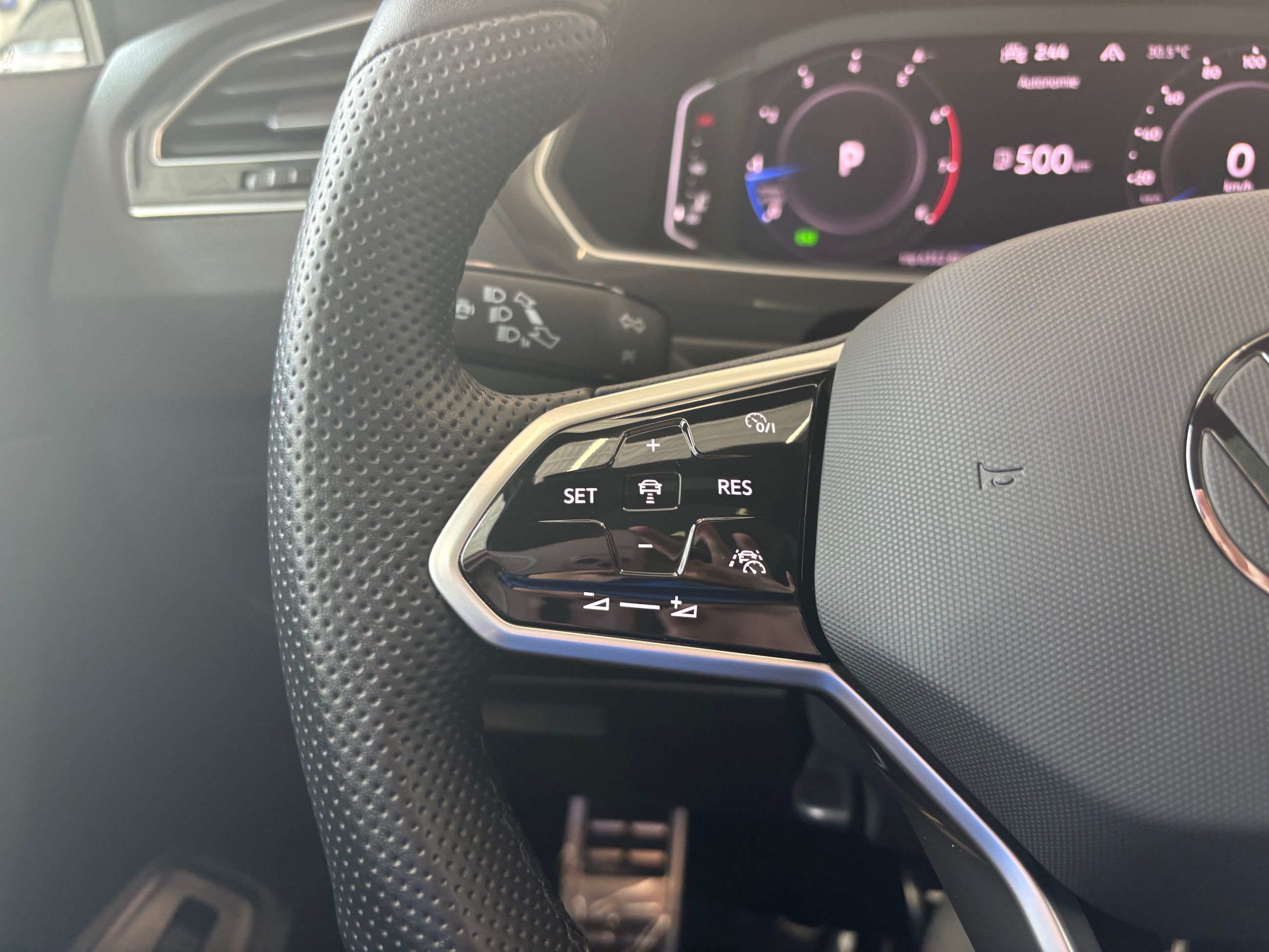 Volkswagen Tiguan Comfortline R-Line Black Edition TOIT 2023 A PARTIR DE 4.39%