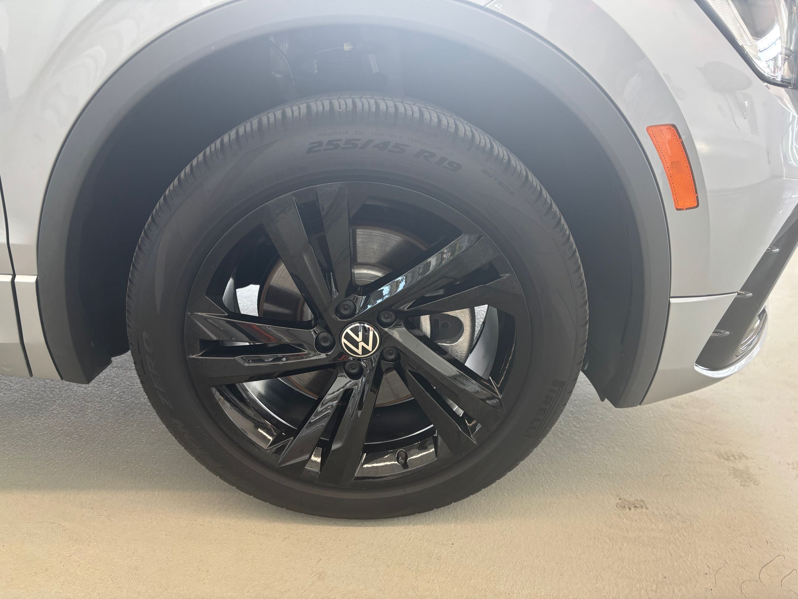 Volkswagen Tiguan Comfortline R-Line Black Edition TOIT 2023 A PARTIR DE 4.39%