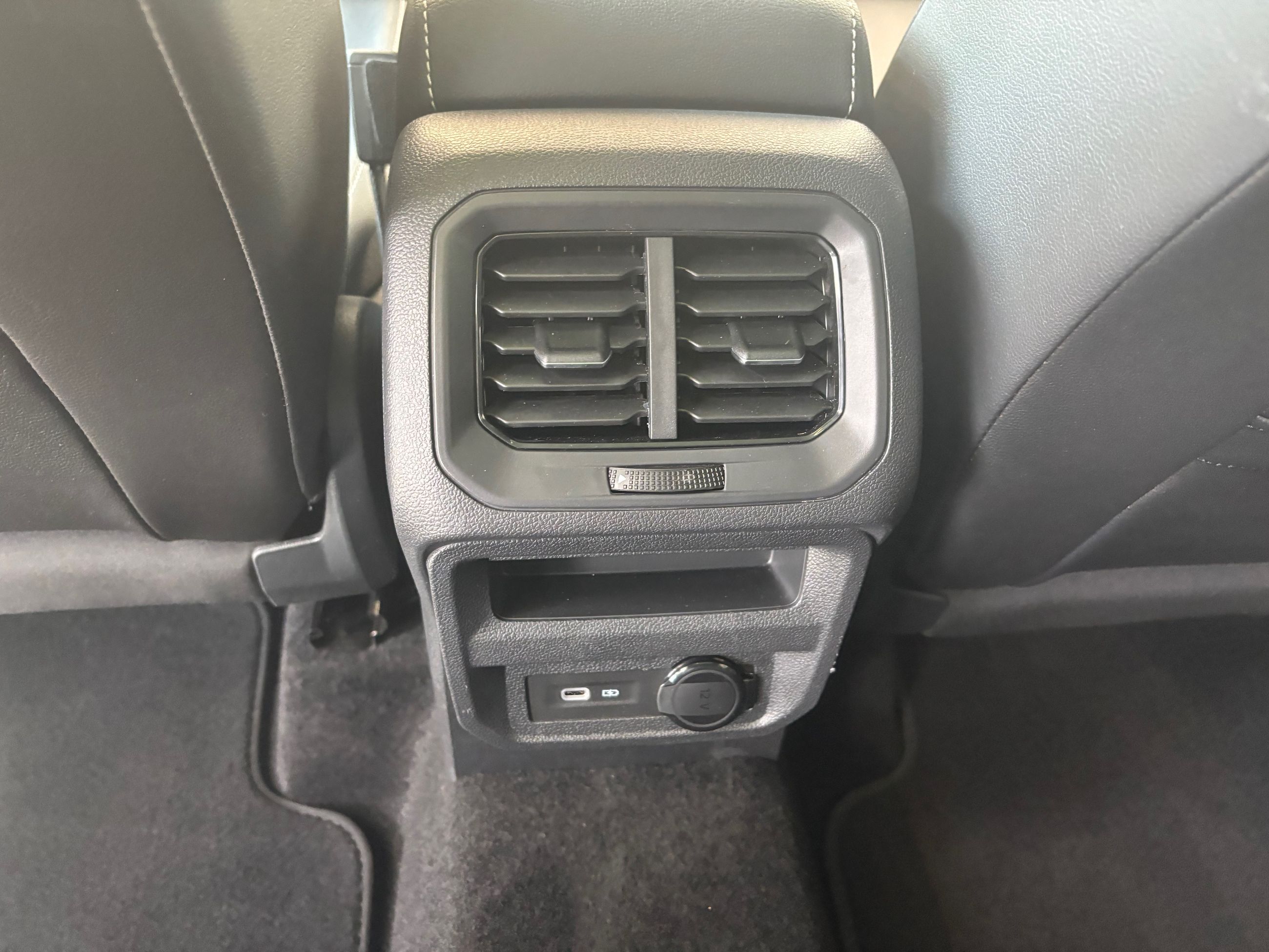 Volkswagen Tiguan Comfortline R-Line Black Edition SIMILICUIR TOIT 2023 A PARTIR DE 4.39%