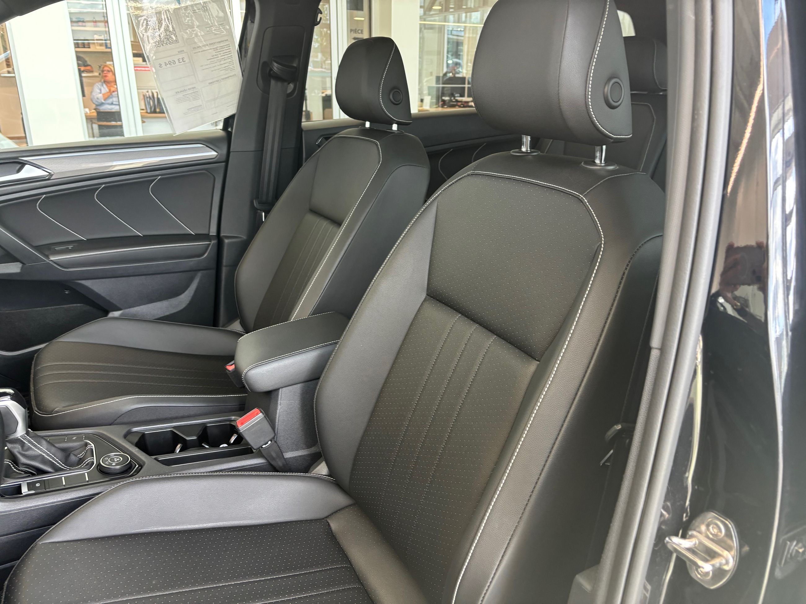 2023 Volkswagen Tiguan Comfortline R-Line Black Edition