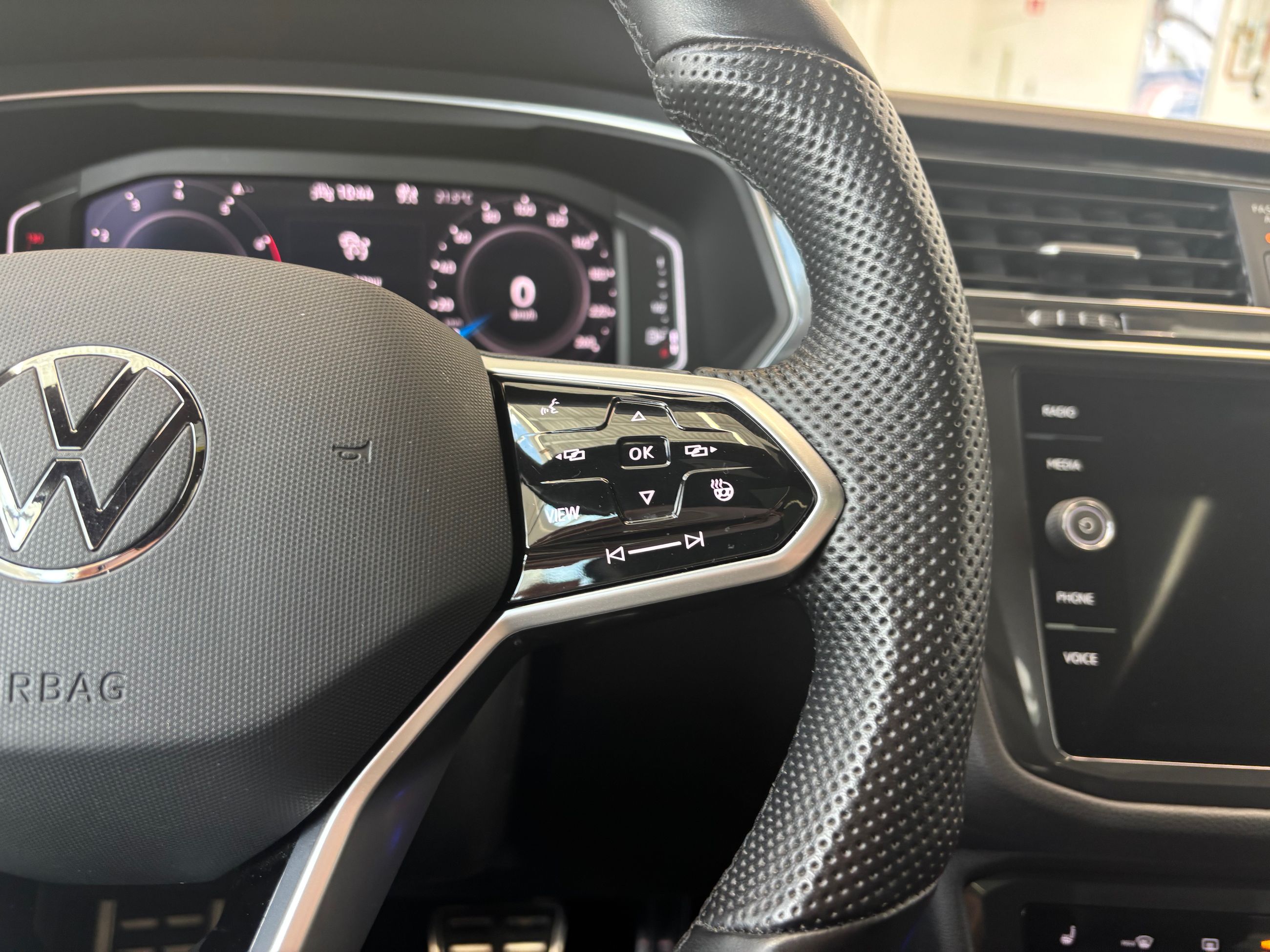 2023 Volkswagen Tiguan Comfortline R-Line Black Edition
