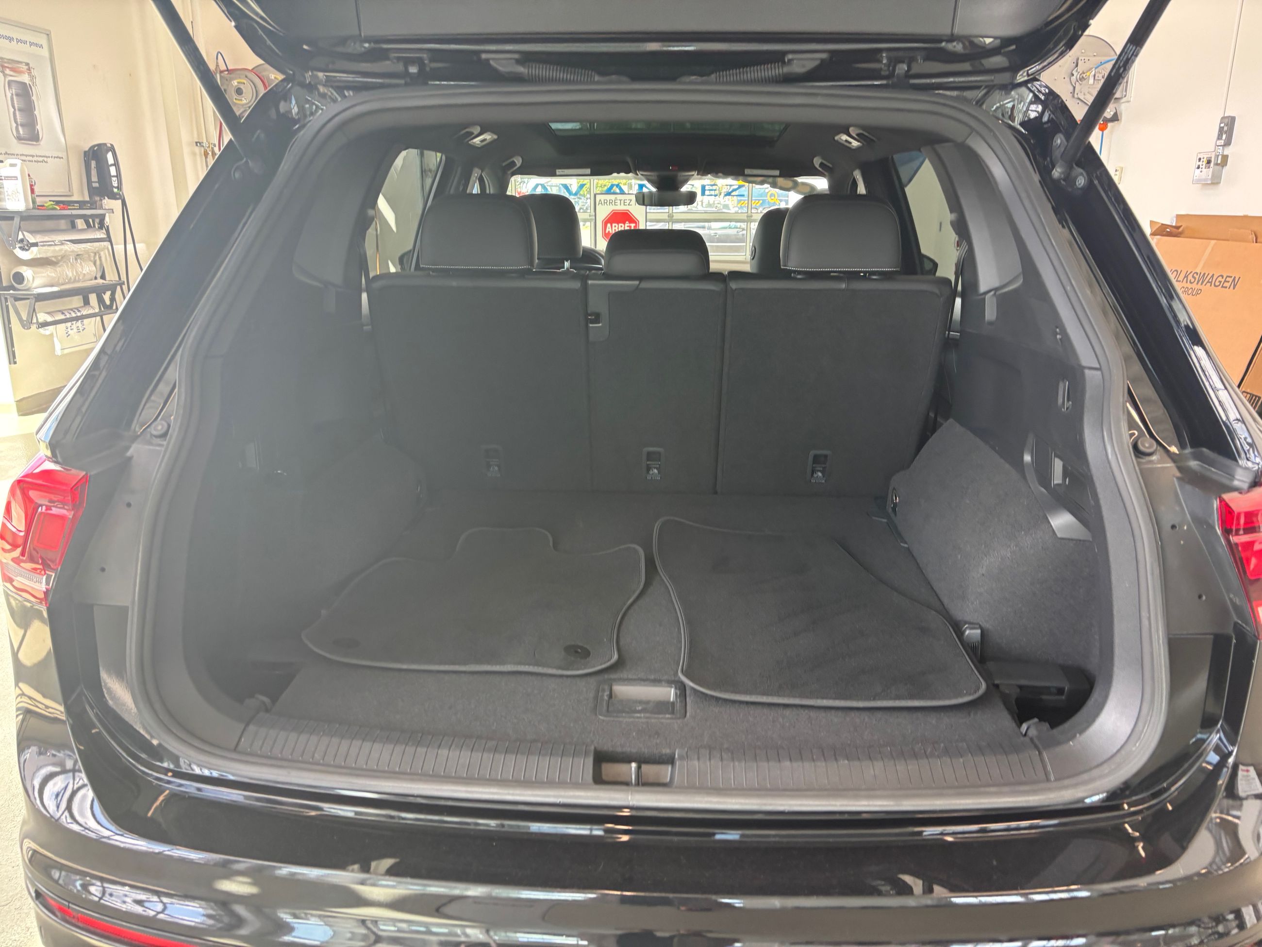 2023 Volkswagen Tiguan Comfortline R-Line Black Edition