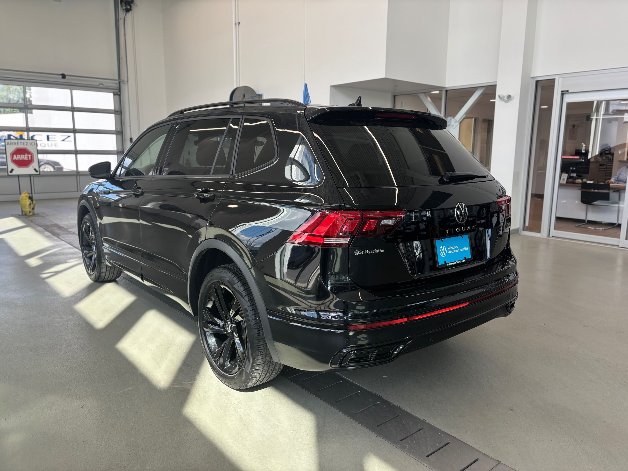 2023 Volkswagen Tiguan Comfortline R-Line Black Edition