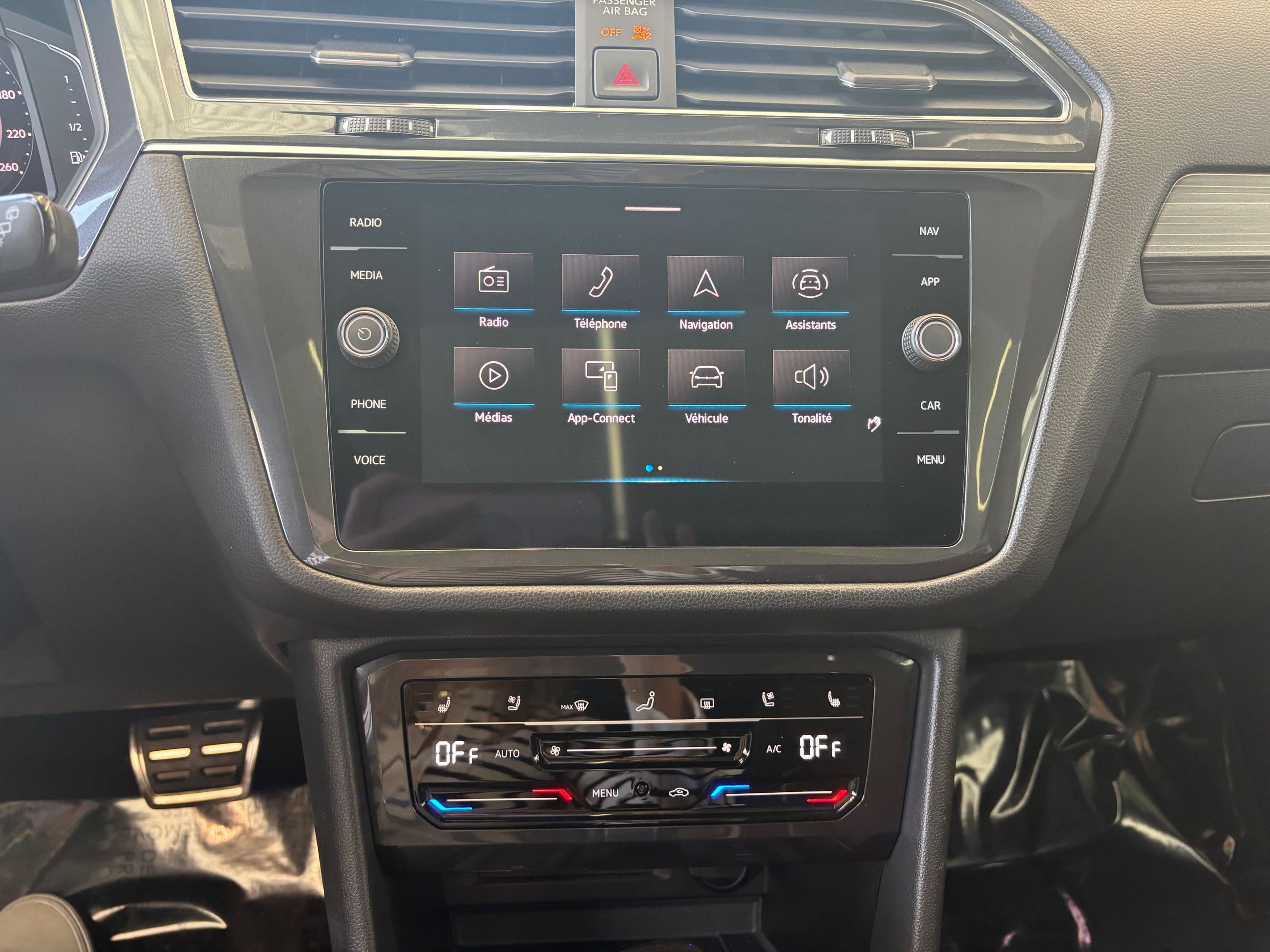 Volkswagen Tiguan Highline R-Line CUIR TOIT PANO NAVIGATION 2023 JAMAIS ACCIDENTÉ