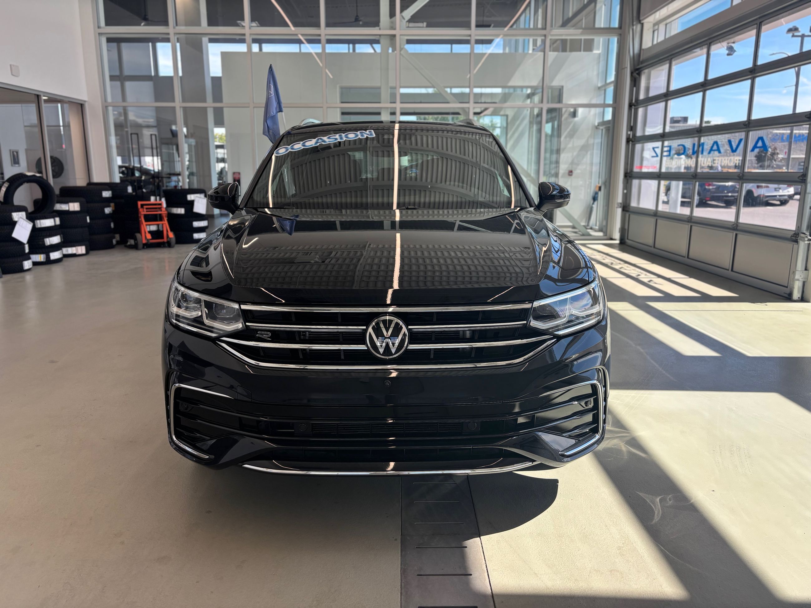 Volkswagen Tiguan Highline R-Line CUIR TOIT PANO NAVIGATION 2023 JAMAIS ACCIDENTÉ