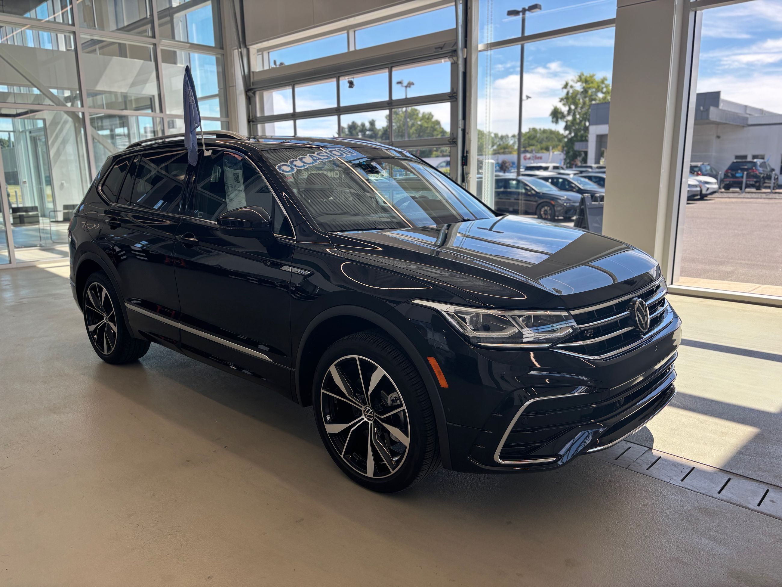 Volkswagen Tiguan Highline R-Line CUIR TOIT PANO NAVIGATION 2023 JAMAIS ACCIDENTÉ