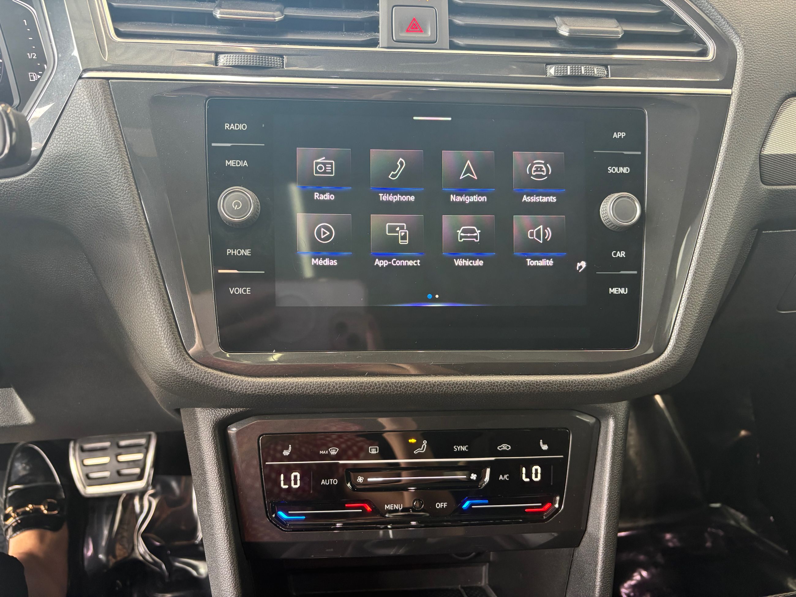 Volkswagen Tiguan Comfortline R-Line Black Edition TOIT PANO 2023 JAMAIS ACCIDENTÉ