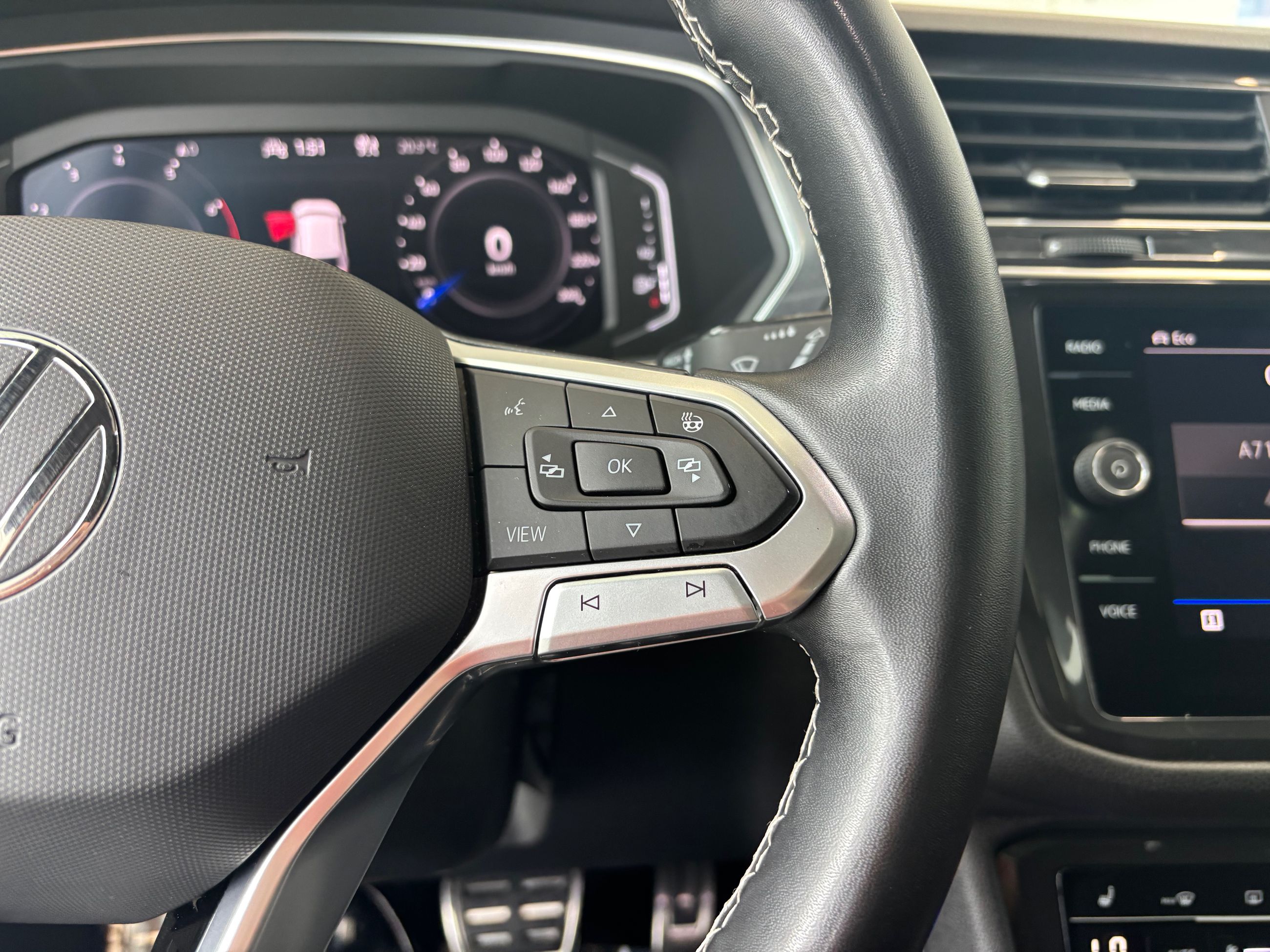 Volkswagen Tiguan Comfortline R-Line Black Edition TOIT PANO 2023 JAMAIS ACCIDENTÉ