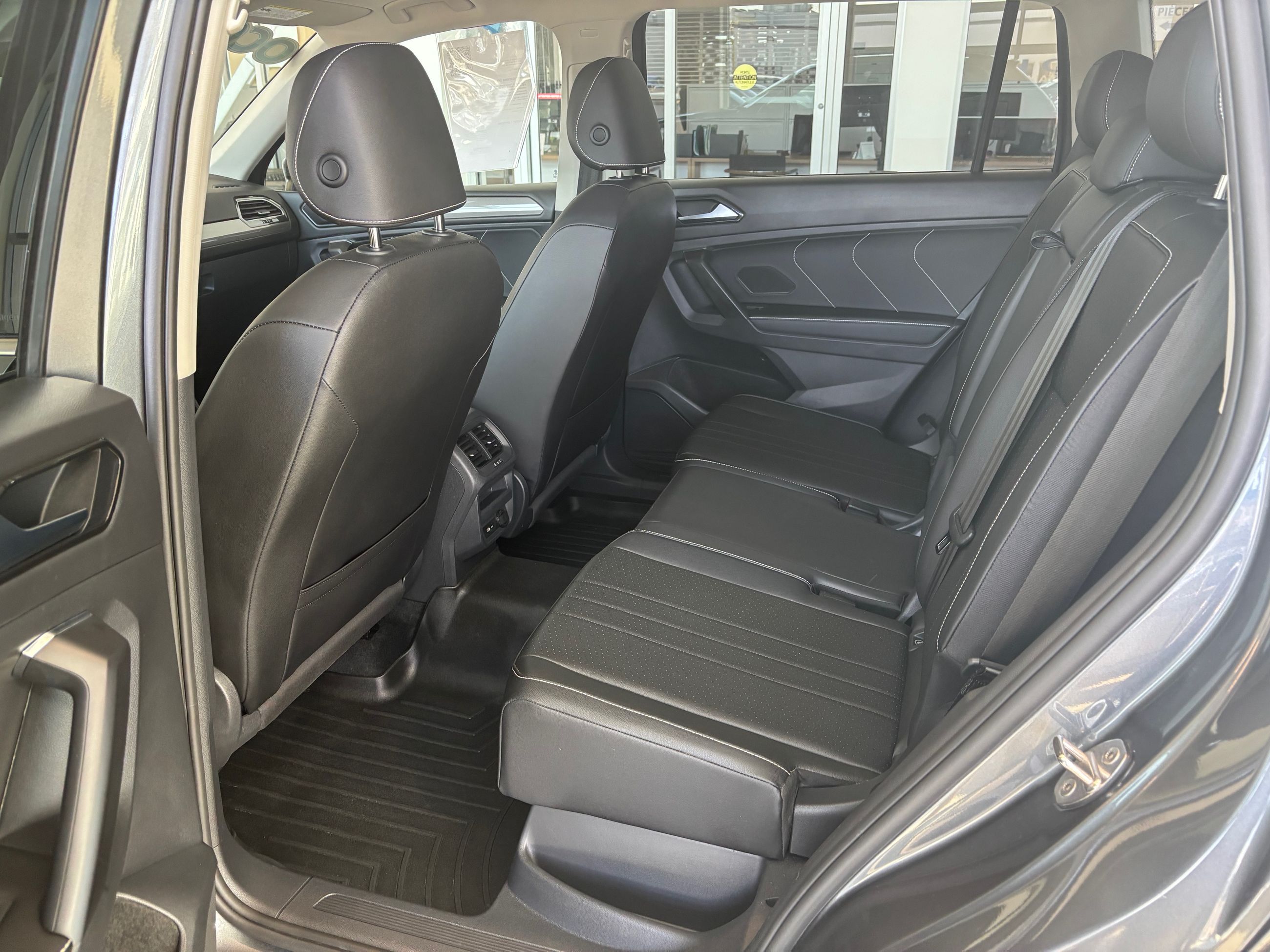 Volkswagen Tiguan Comfortline TOIT PANO SIMILICUIR AWD 2023 JAMAIS ACCIDENTÉ