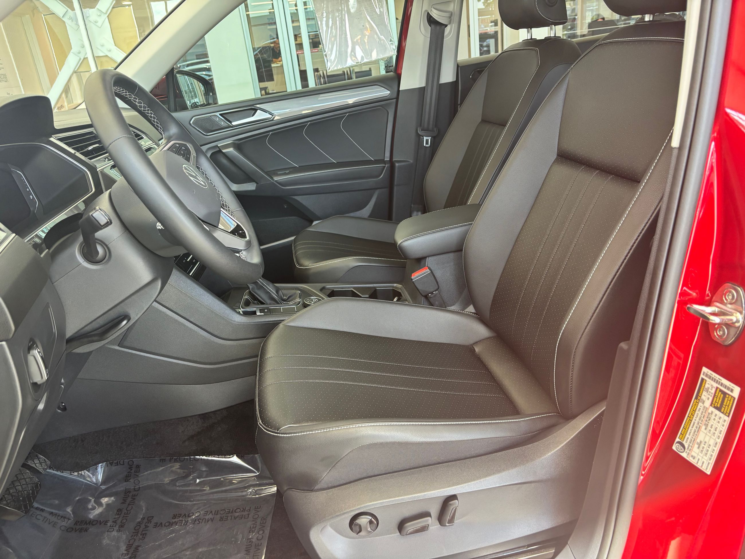 Volkswagen Tiguan Comfortline TOIT PANO SIEGES CHAUFFANT DÉMARREUR 2024 A PARTIR DE 4.39%