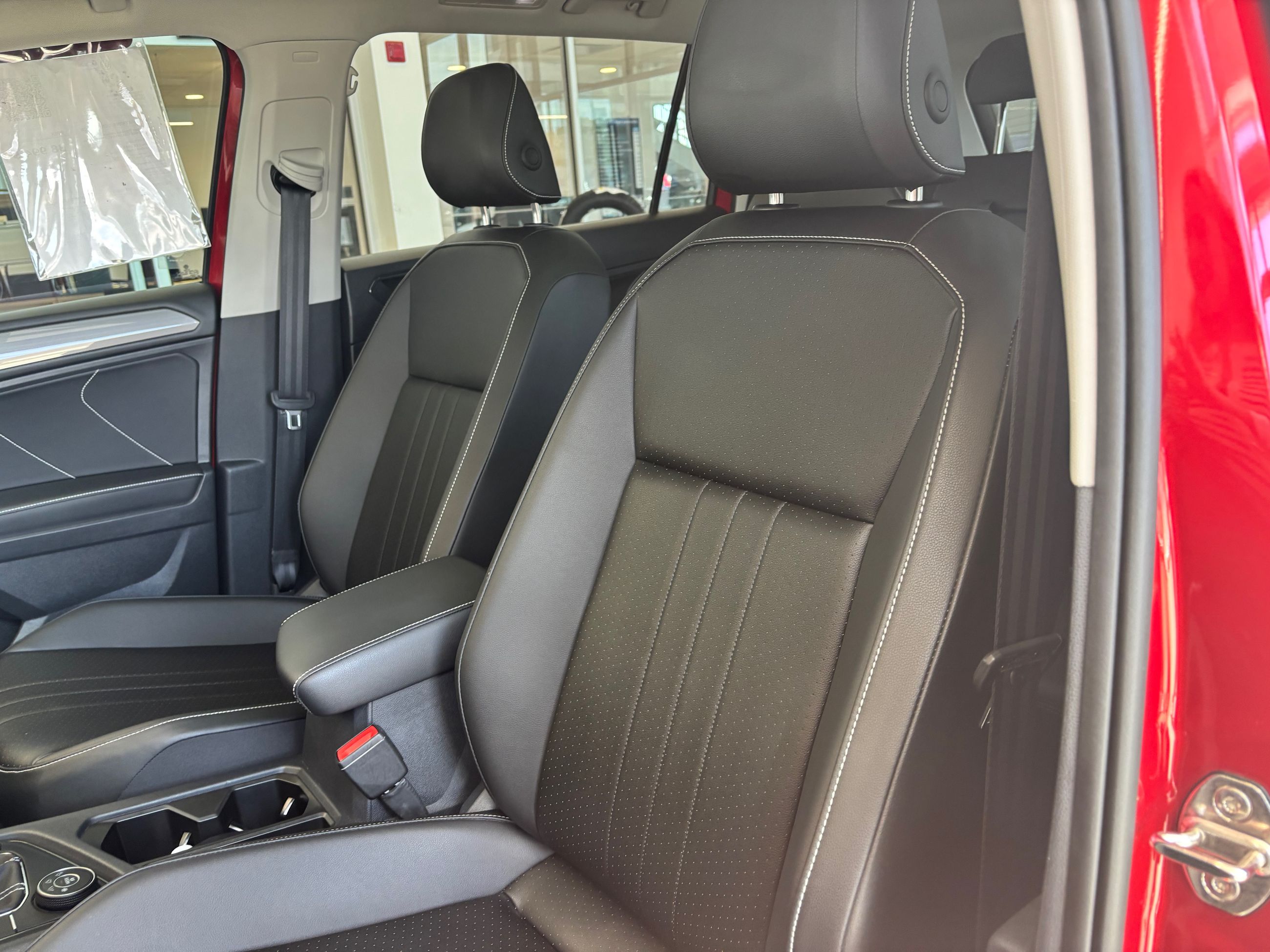 Volkswagen Tiguan Comfortline TOIT PANO SIEGES CHAUFFANT DÉMARREUR 2024 A PARTIR DE 4.39%