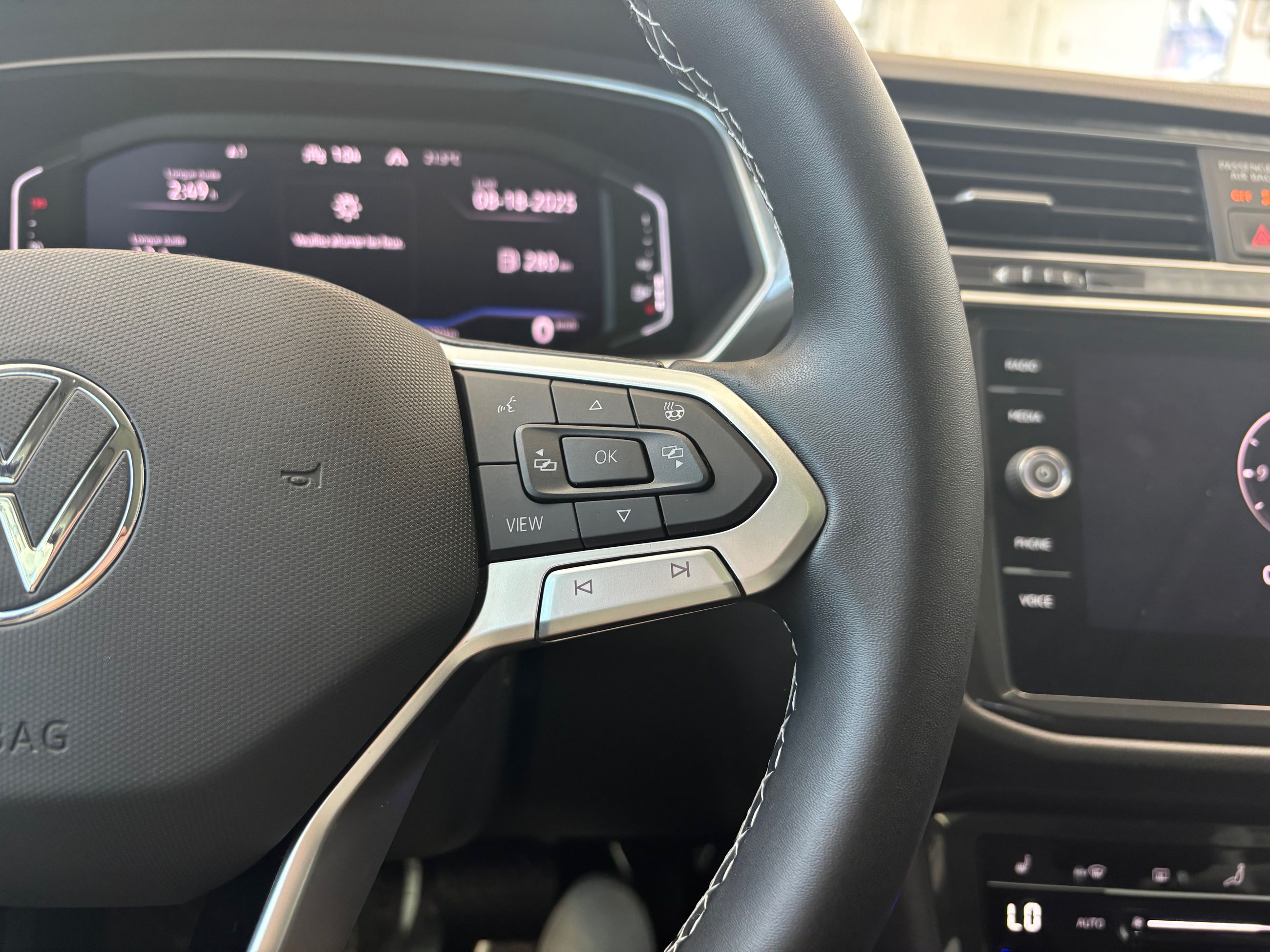Volkswagen Tiguan Comfortline TOIT PANO SIEGES CHAUFFANT DÉMARREUR 2024 A PARTIR DE 4.39%