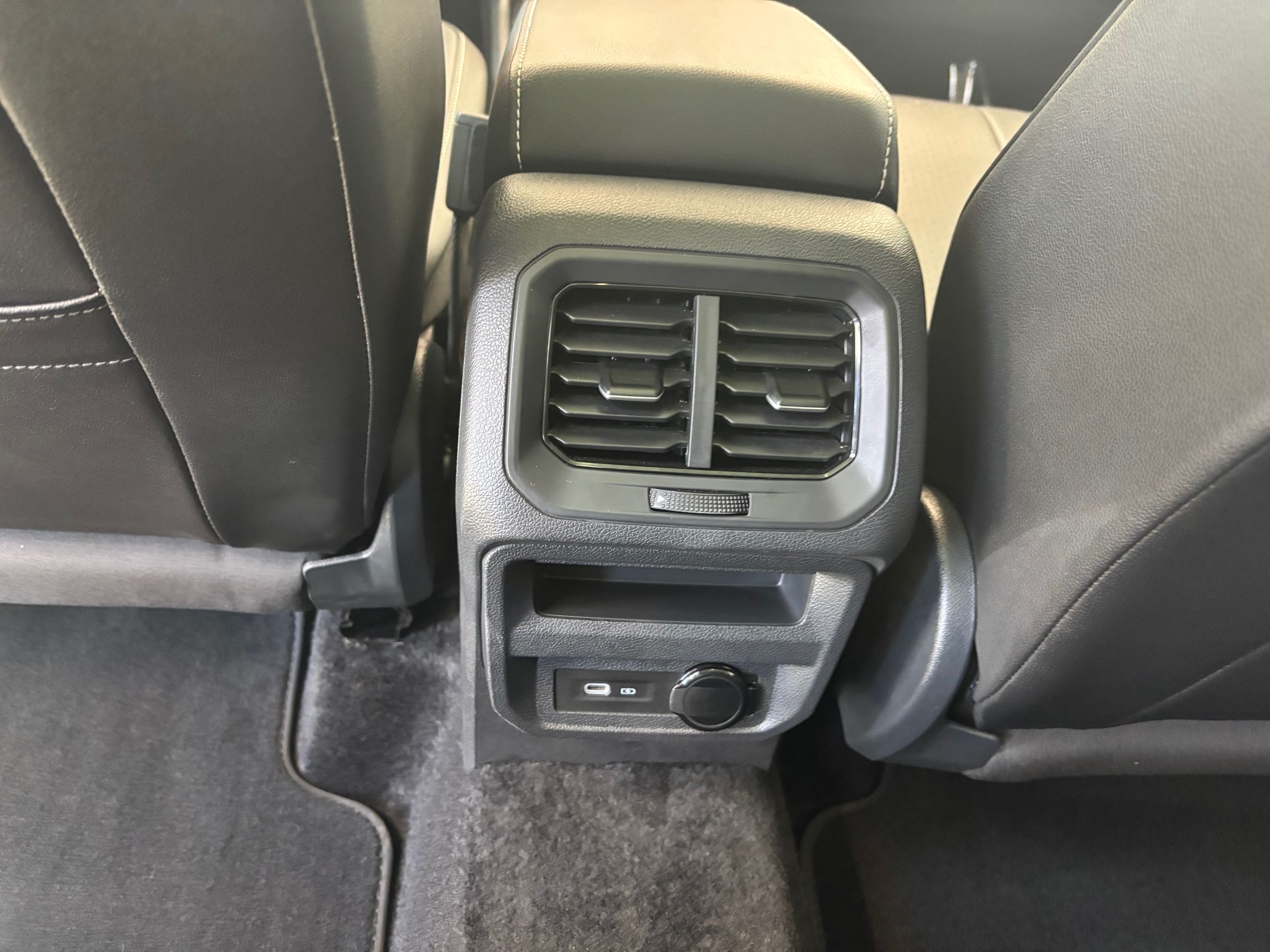 Volkswagen Tiguan Comfortline TOIT PANO SIEGES CHAUFFANT DÉMARREUR 2024 A PARTIR DE 4.39%