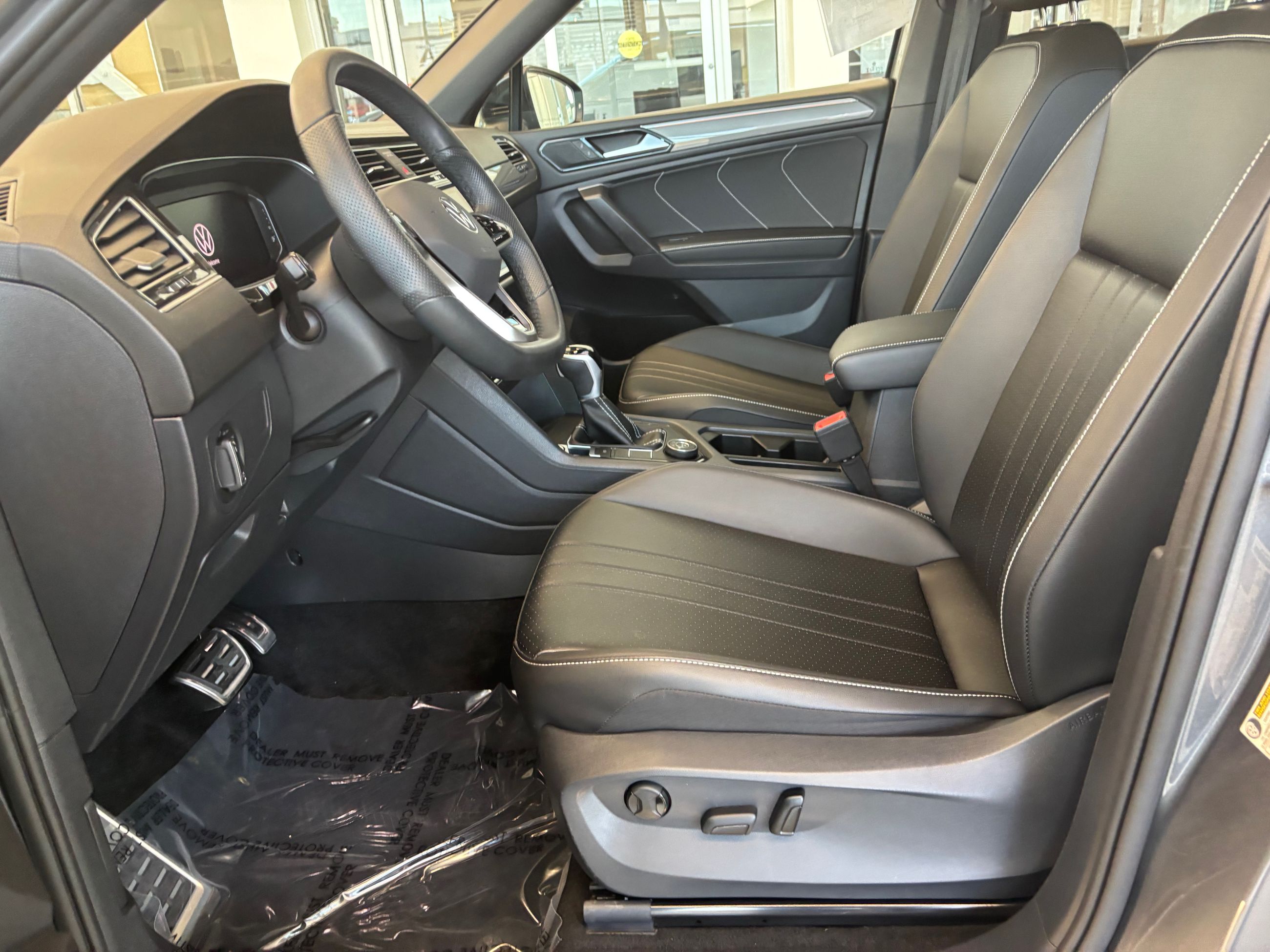 Volkswagen Tiguan Comfortline R-Line Black Edition TOIT PANO 2024 A PARTIR DE 4.39%
