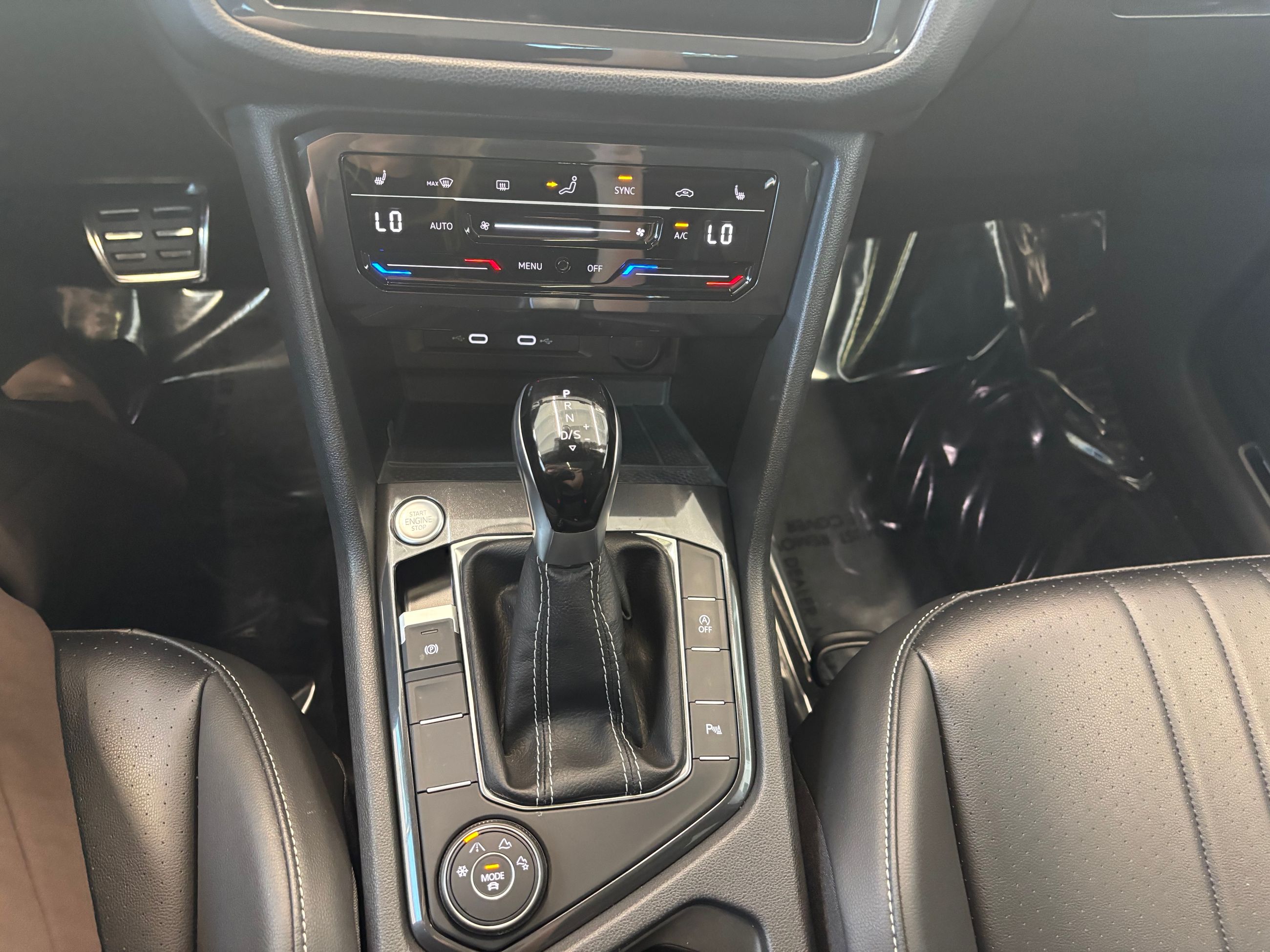 Volkswagen Tiguan Comfortline R-Line Black Edition TOIT PANO 2024 A PARTIR DE 4.39%