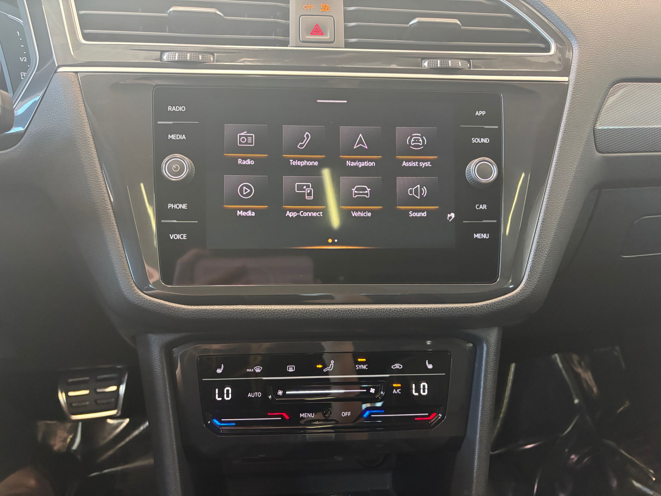 Volkswagen Tiguan Comfortline R-Line Black Edition TOIT PANO 2024 A PARTIR DE 4.39%