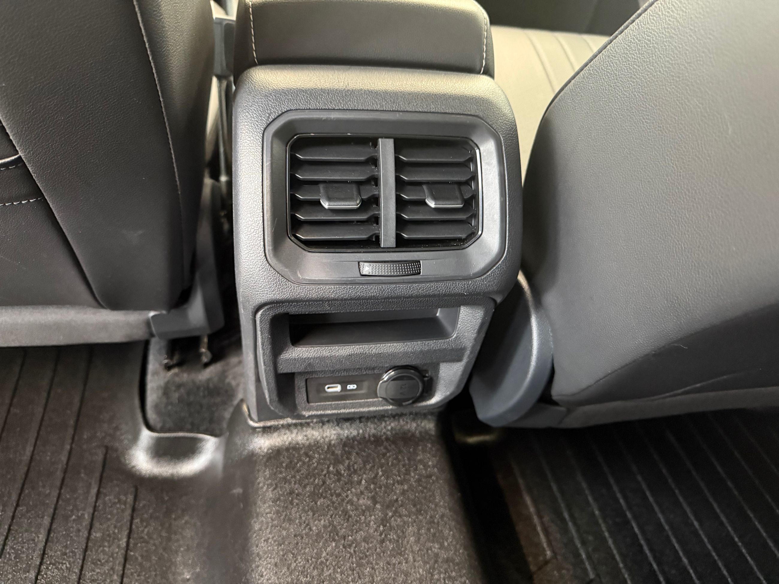 Volkswagen Tiguan Comfortline JAMAIS ACCIDENTÉ 2024 POSSIBILITÉ DE 3.99%